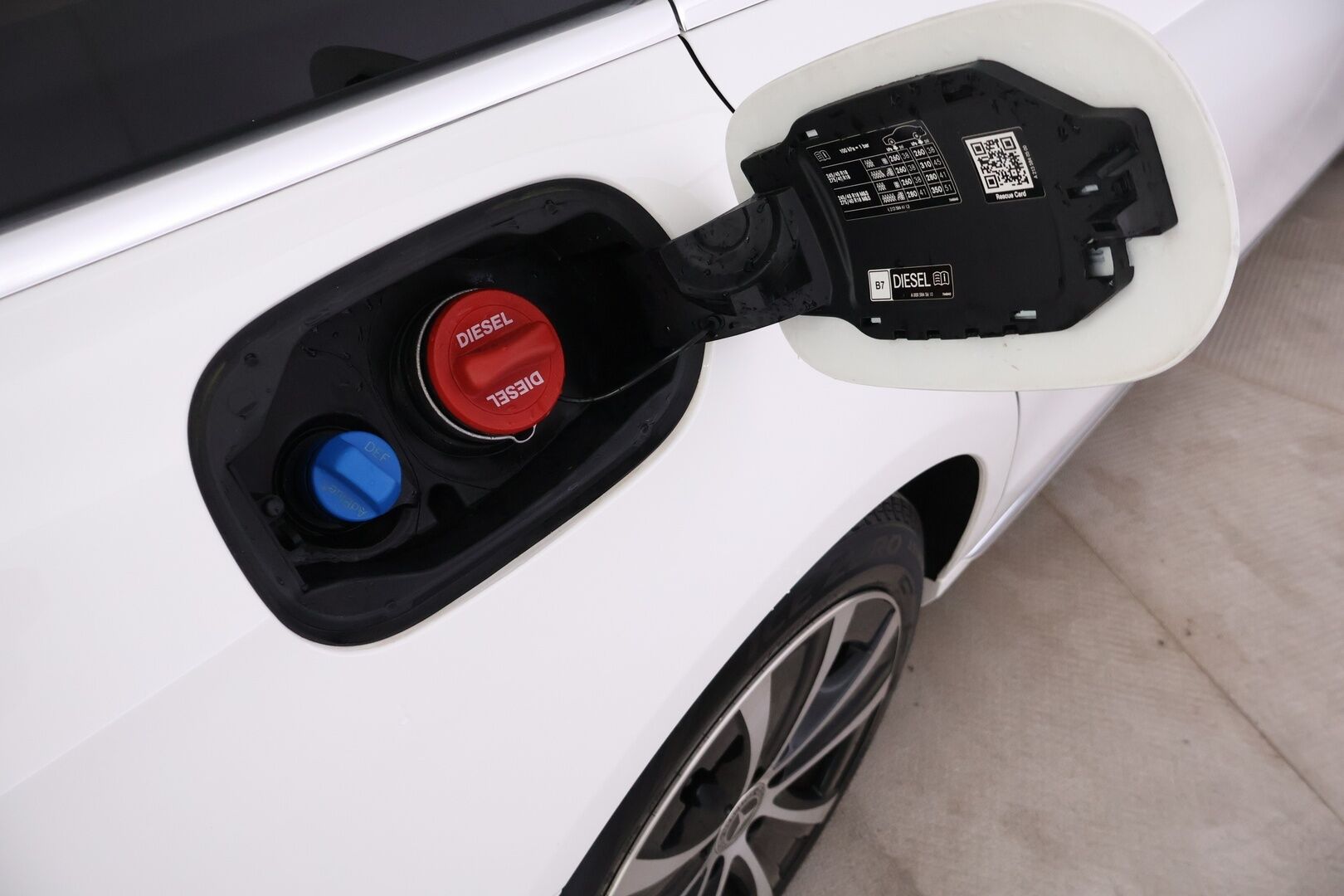 Mercedes-Benz E 2019 300 de T A Business Avantgarde EQ Power *Distronic+ / 360° kamera / Vetokoukku / BLIS / Multibeam LED / Muistipenkit* - *2x Renkaat & Vanteet / Huollettu 12.1.2026 / 2x latauskaapelit*