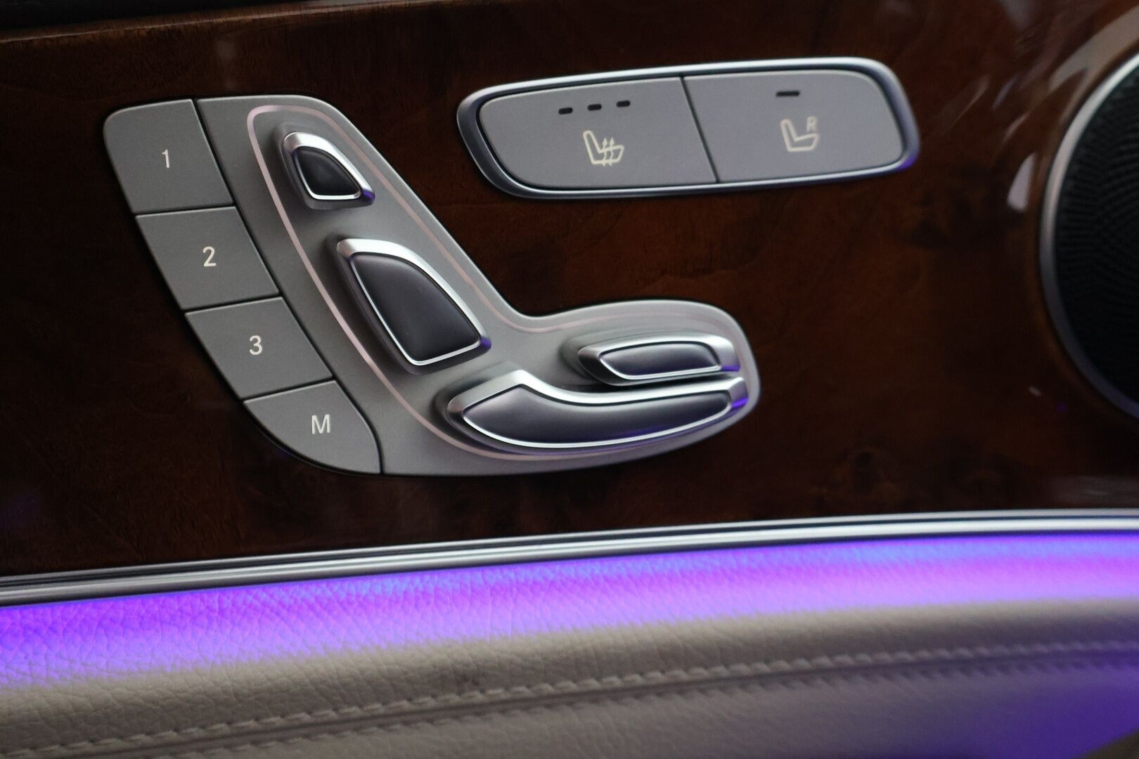 Mercedes-Benz E 2020 300 de T A Business Avantgarde EQ Power - Distronic+ | 360° kamera | Vetokoukku | BLIS | Multibeam LED | Muistipenkit | 2x Renkaat & Vanteet