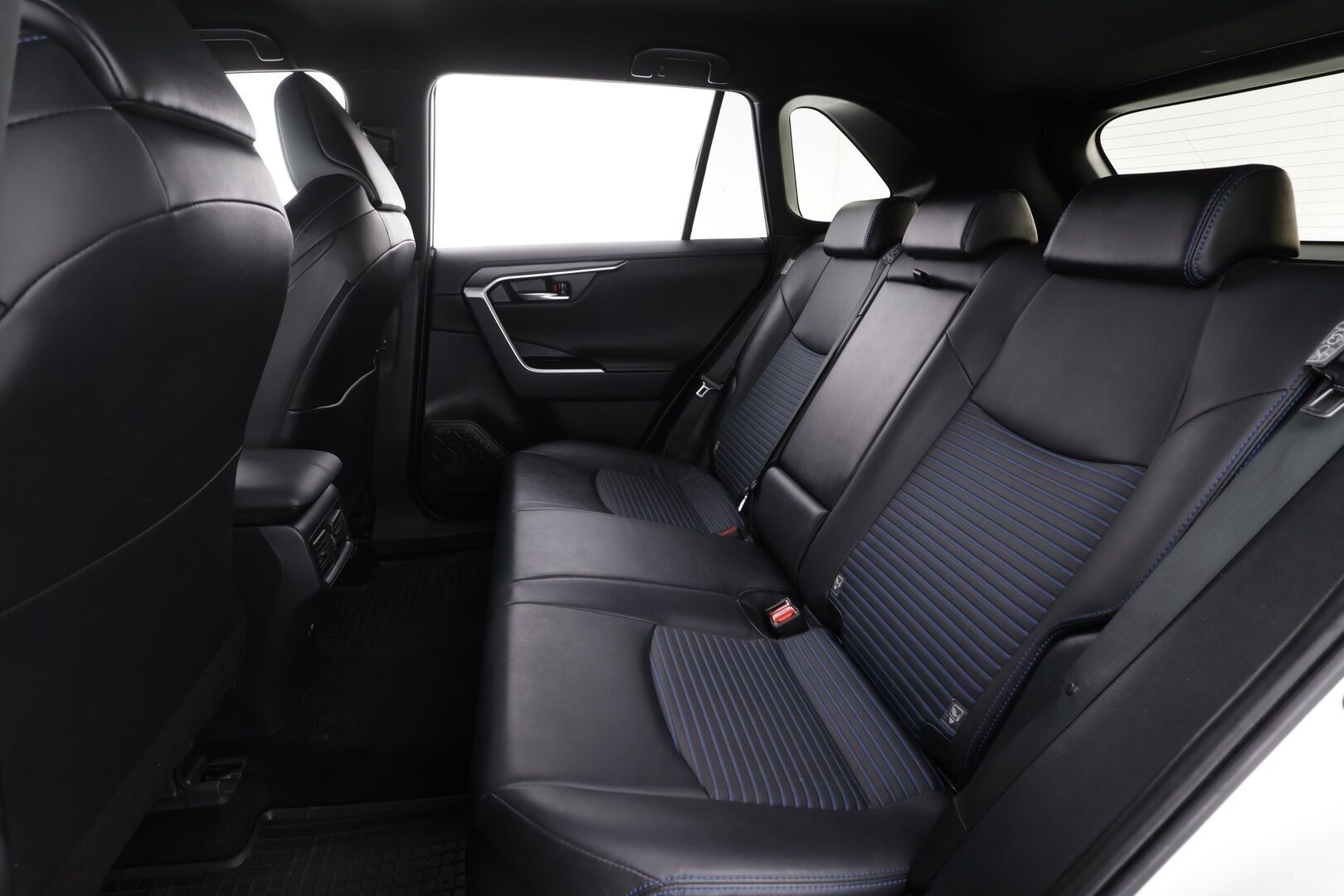 Toyota RAV4 2022 2,5 Hybrid Style Plus Edition * ACC / JBL / P.kamera / Navi / Lohko / Sähköpenkki / Sähköluukku / KeylessGo * - 1.Om Suomi-auto / Kahdet renkaat aluvanteilla / Merkkihuollettu