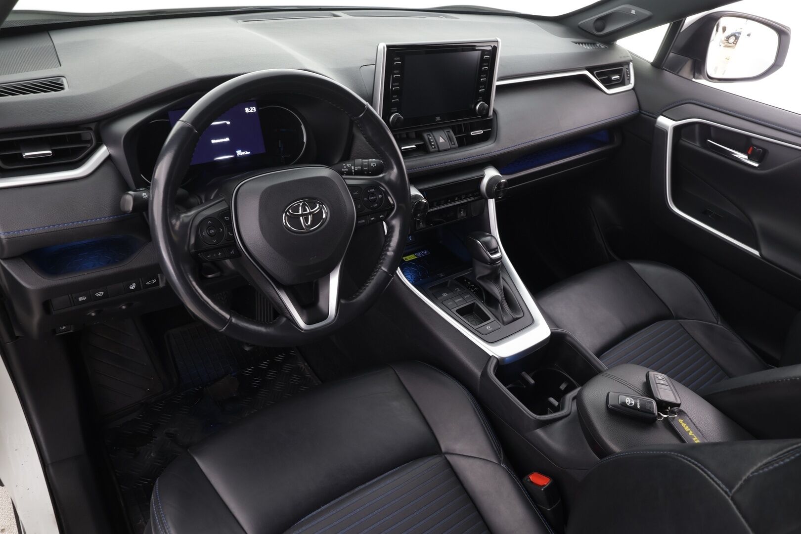 Toyota RAV4 2022 2,5 Hybrid Style Plus Edition * ACC / JBL / P.kamera / Navi / Lohko / Sähköpenkki / Sähköluukku / KeylessGo * - 1.Om Suomi-auto / Kahdet renkaat aluvanteilla / Merkkihuollettu