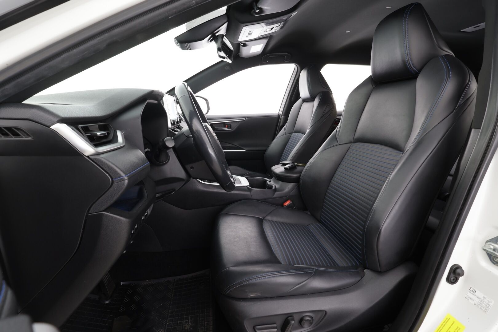 Toyota RAV4 2022 2,5 Hybrid Style Plus Edition * ACC / JBL / P.kamera / Navi / Lohko / Sähköpenkki / Sähköluukku / KeylessGo * - 1.Om Suomi-auto / Kahdet renkaat aluvanteilla / Merkkihuollettu