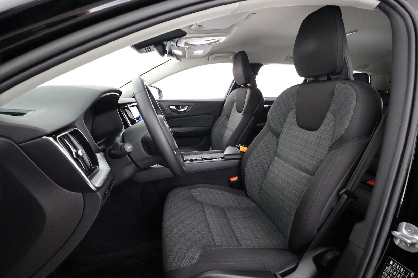 Volvo V60 2023 B3 MHEV Business Core DCT aut - | ACC | Webasto | High Performance |  Full-LED | P.Kamera | Osasähköt | Keyless | Apple&Android | 1.Om suomi-auto | Kahdet Renkaat | Merkkihuollettu |