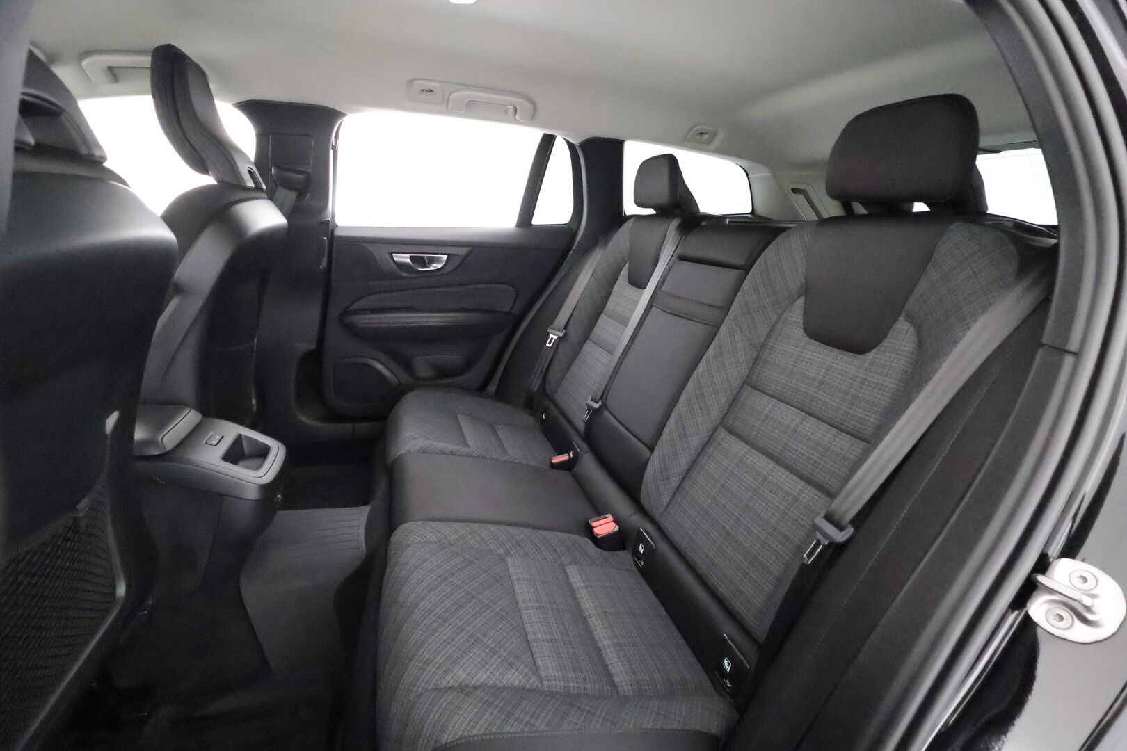 Volvo V60 2023 B3 MHEV Business Core DCT aut - | ACC | Webasto | High Performance |  Full-LED | P.Kamera | Osasähköt | Keyless | Apple&Android | 1.Om suomi-auto | Kahdet Renkaat | Merkkihuollettu |