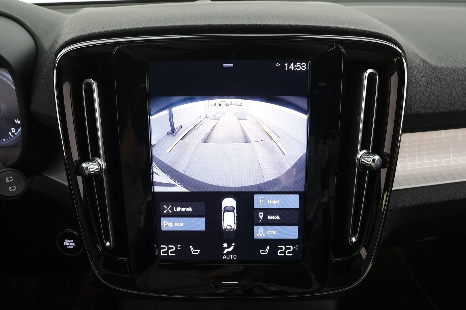 Volvo XC40 2023 T4 TwE Plus Dark aut - | 1.om Suomi-auto | ACC | LED | P.Kamera | Sportpenkki Muistilla | Vetokoukku | Lisälämmitin | Kahdet renkaat aluvanteilla | Merkkihuollot |