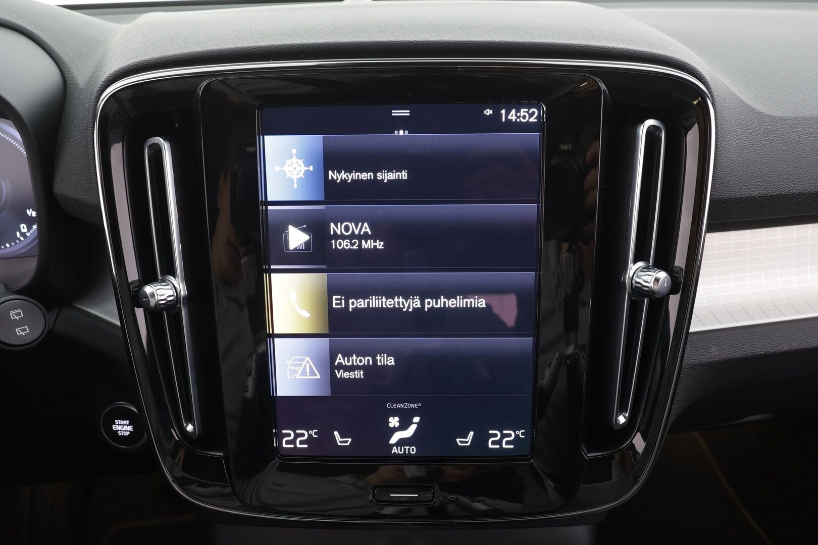 Volvo XC40 2023 T4 TwE Plus Dark aut - | 1.om Suomi-auto | ACC | LED | P.Kamera | Sportpenkki Muistilla | Vetokoukku | Lisälämmitin | Kahdet renkaat aluvanteilla | Merkkihuollot |