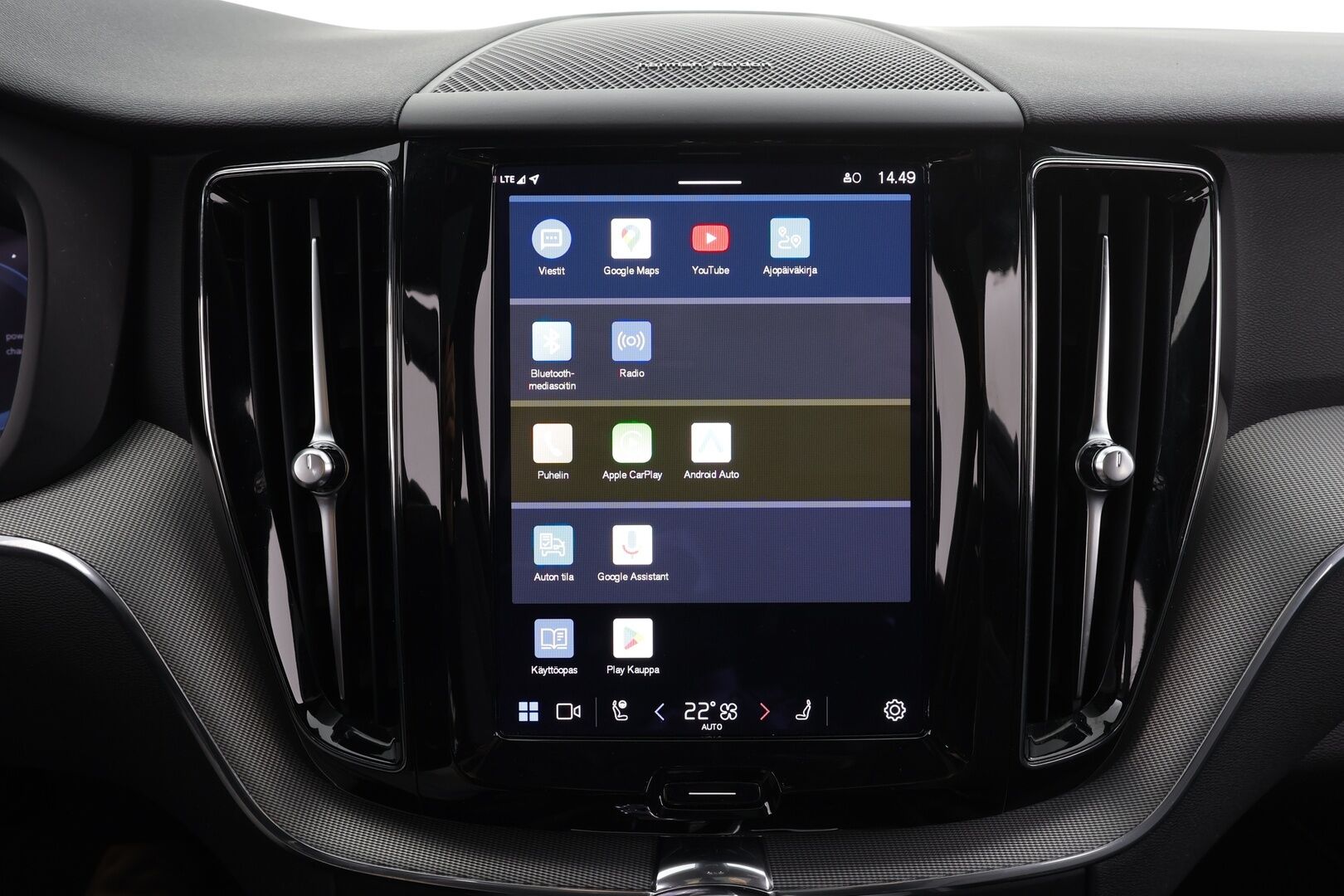 Volvo XC60 2023 T6 AWD Long Range Plus Dark aut * ACC / Panorama / Ilma-alusta / Webasto / H&K / Muistipenkit / Full LED / Koukku / Facelift * - 1.om Suomi-auto / Akku kuntotarkastettu / Kahdet renkaat aluvanteilla / Merkkihuollettu / Hyvät varusteet!