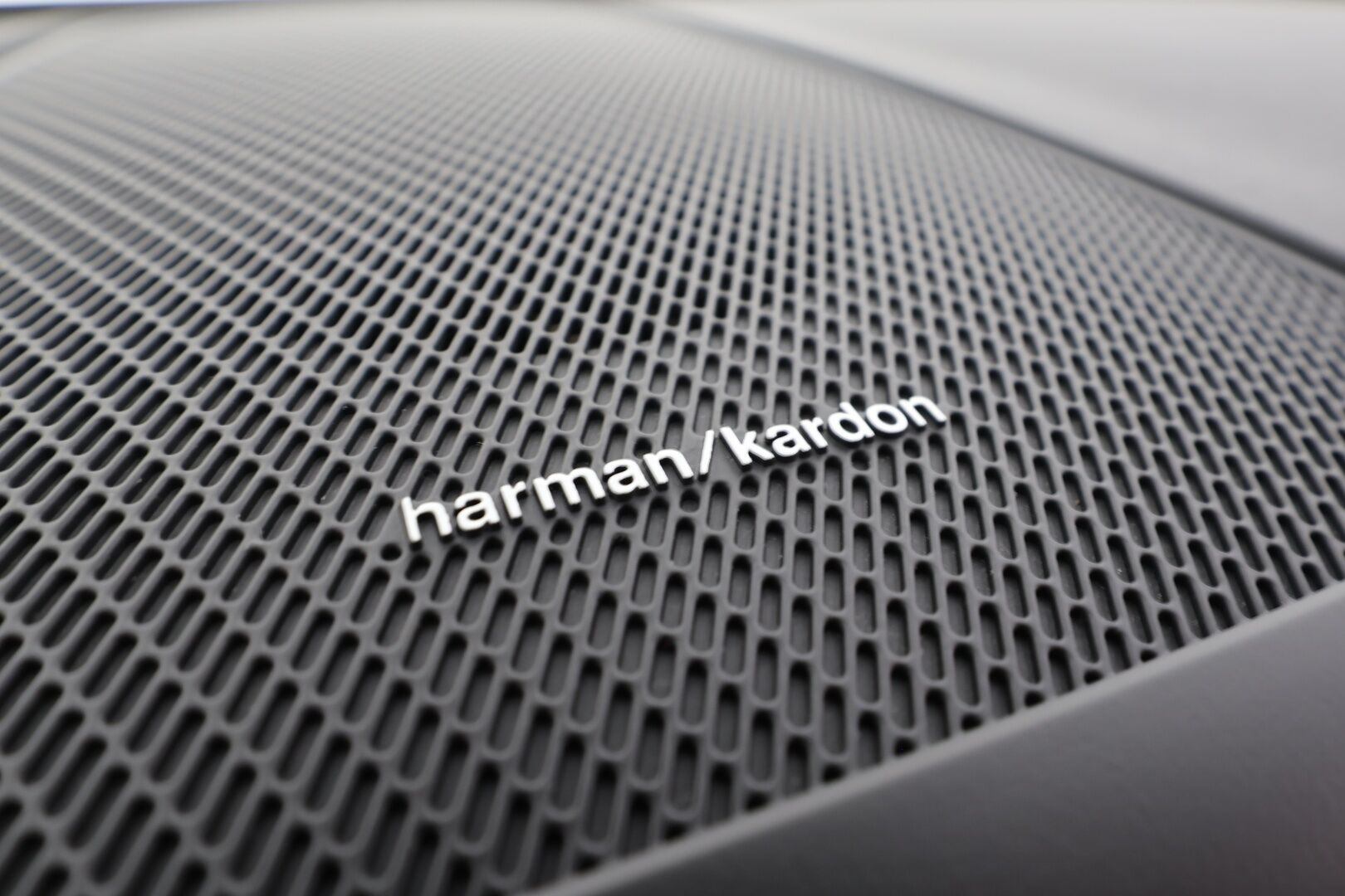 Volvo XC60 2023 T6 AWD Long Range Plus Dark aut * ACC / Panorama / Ilma-alusta / Webasto / H&K / Muistipenkit / Full LED / Koukku / Facelift * - 1.om Suomi-auto / Akku kuntotarkastettu / Kahdet renkaat aluvanteilla / Merkkihuollettu / Hyvät varusteet!