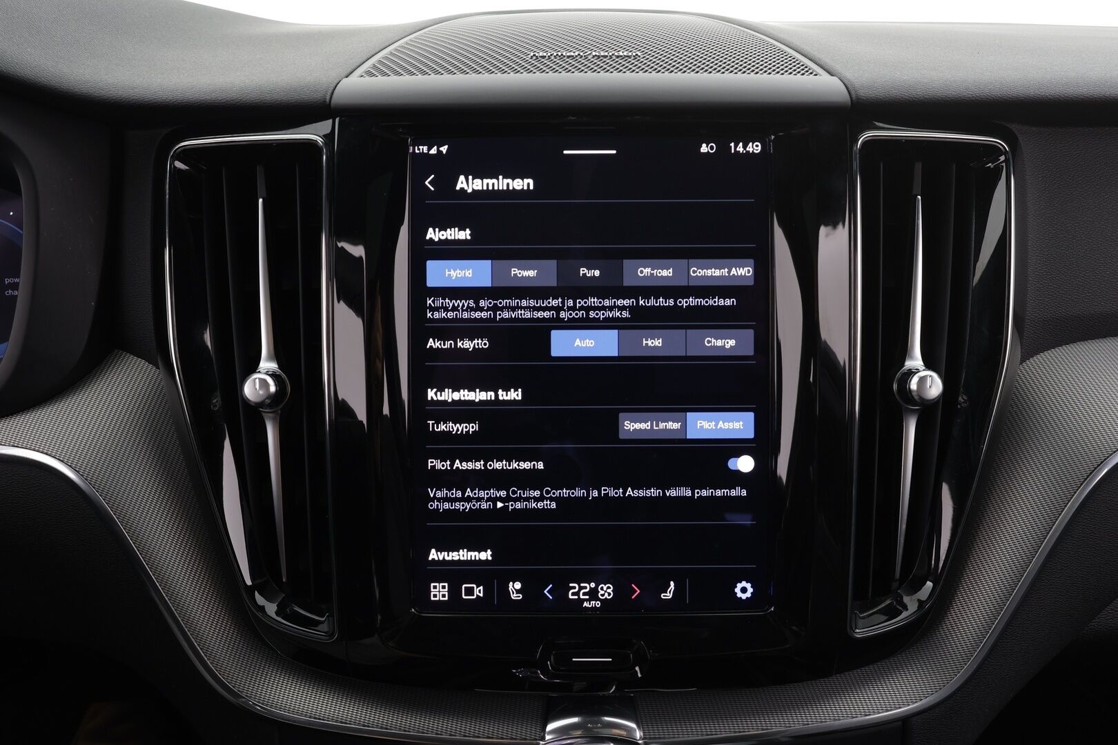 Volvo XC60 2023 T6 AWD Long Range Plus Dark aut * ACC / Panorama / Ilma-alusta / Webasto / H&K / Muistipenkit / Full LED / Koukku / Facelift * - 1.om Suomi-auto / Akku kuntotarkastettu / Kahdet renkaat aluvanteilla / Merkkihuollettu / Hyvät varusteet!