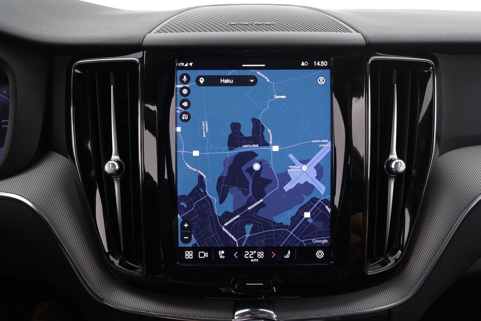 Volvo XC60 2023 T6 AWD Long Range Plus Dark aut * ACC / Panorama / Ilma-alusta / Webasto / H&K / Muistipenkit / Full LED / Koukku / Facelift * - 1.om Suomi-auto / Akku kuntotarkastettu / Kahdet renkaat aluvanteilla / Merkkihuollettu / Hyvät varusteet!