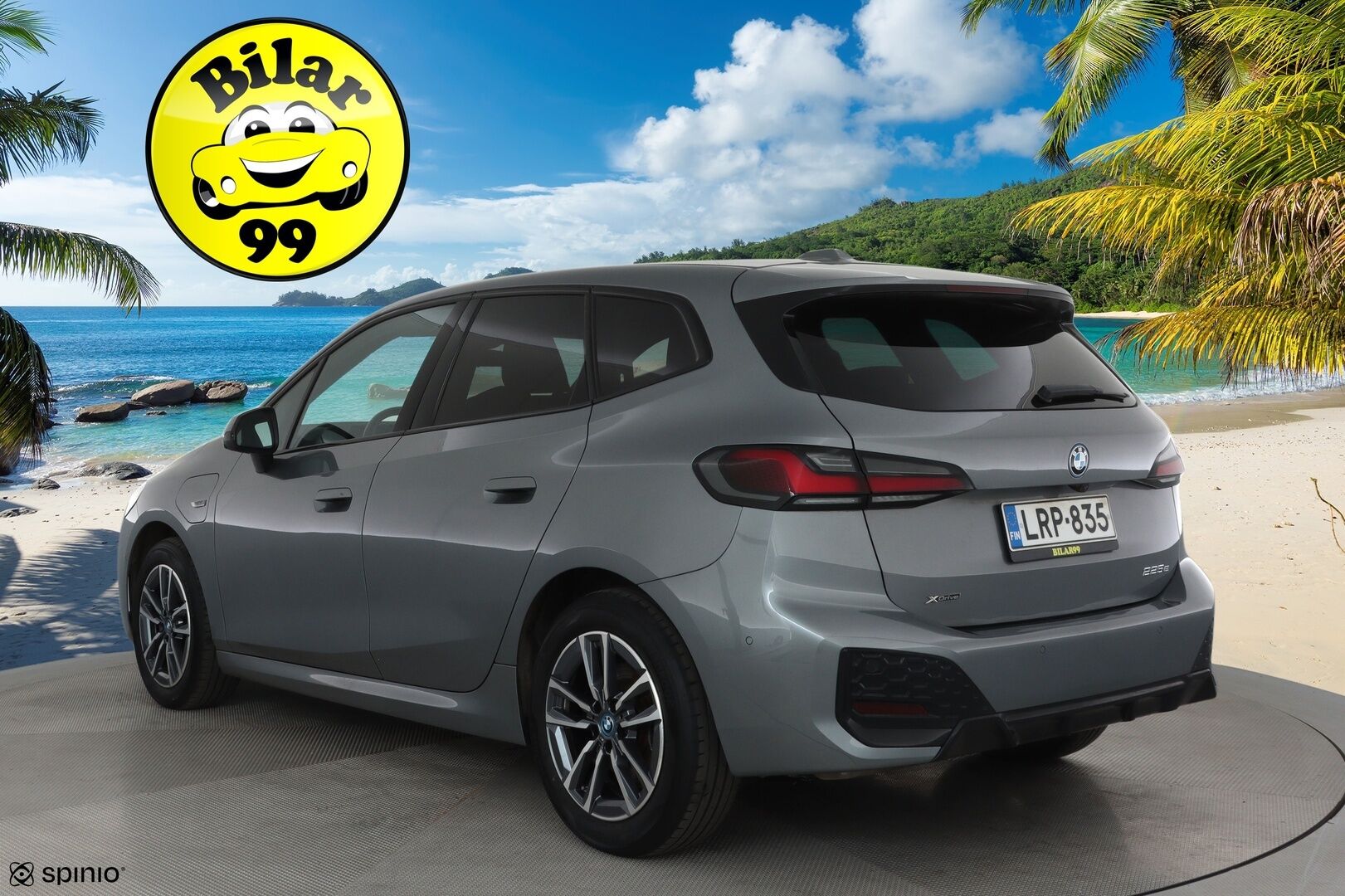 BMW 225 2023 U06 Active Tourer 225e xDrive Charged Edition M Sport **Vakkari / Muistipenkki / HUD / H&K / Adapt.LED / Comfort Access** - Akku kuntotarkastettu / Suomi-auto / Kahdet renkaat aluvanteilla / Hierova kuljettajan istuin / Sporttipenkit / Ratinlämmitin / Nahka-Alcantara