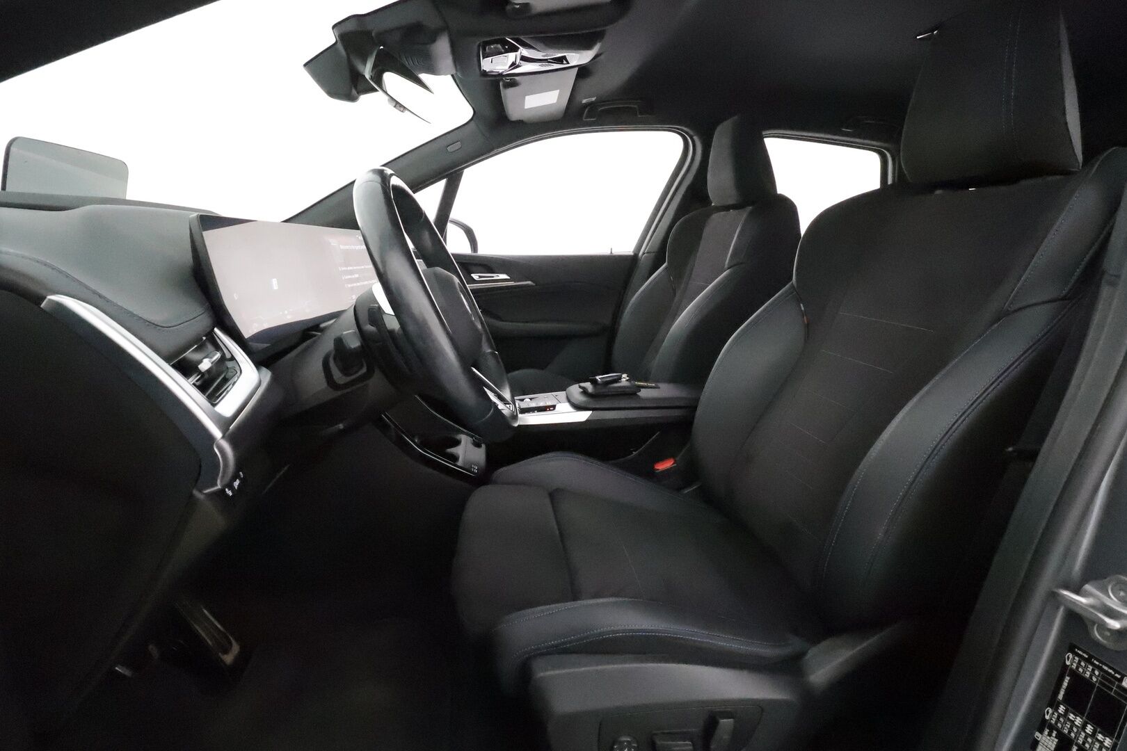 BMW 225 2023 U06 Active Tourer 225e xDrive Charged Edition M Sport * ACC / HUD / Harman&Kardon / Vetokoukku / Adapt.LED / Muistipenkki / Comfort Access - Akku kuntotarkastettu / Suomi-auto / Kahdet renkaat aluvanteilla / Hierova kuljettajan istuin / Sporttipenkit / Ratinlämmitin / Nahka-Alcantara - HULLUT JOULUT KORKOTARJOUS 2,49% 