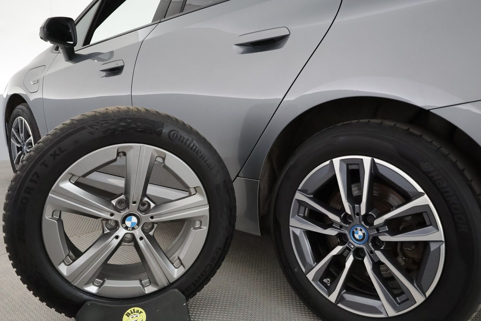 BMW 225 2023 U06 Active Tourer 225e xDrive Charged Edition M Sport **Vakkari / Muistipenkki / HUD / H&K / Adapt.LED / Comfort Access** - Akku kuntotarkastettu / Suomi-auto / Kahdet renkaat aluvanteilla / Hierova kuljettajan istuin / Sporttipenkit / Ratinlämmitin / Nahka-Alcantara