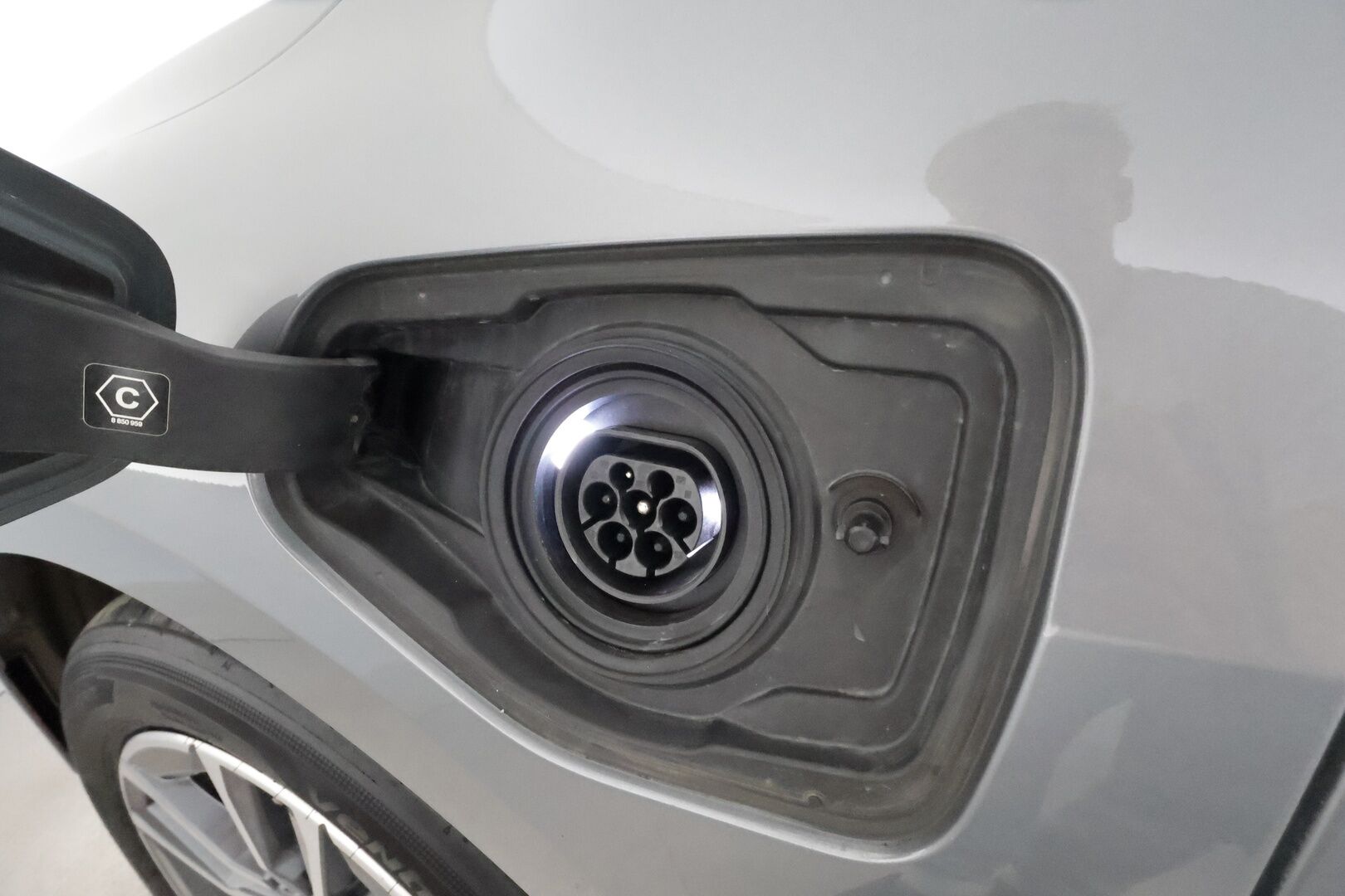 BMW 225 2023 U06 Active Tourer 225e xDrive Charged Edition M Sport * ACC / HUD / Harman&Kardon / Vetokoukku / Adapt.LED / Muistipenkki / Comfort Access - Akku kuntotarkastettu / Suomi-auto / Kahdet renkaat aluvanteilla / Hierova kuljettajan istuin / Sporttipenkit / Ratinlämmitin / Nahka-Alcantara - HULLUT JOULUT KORKOTARJOUS 2,49% 