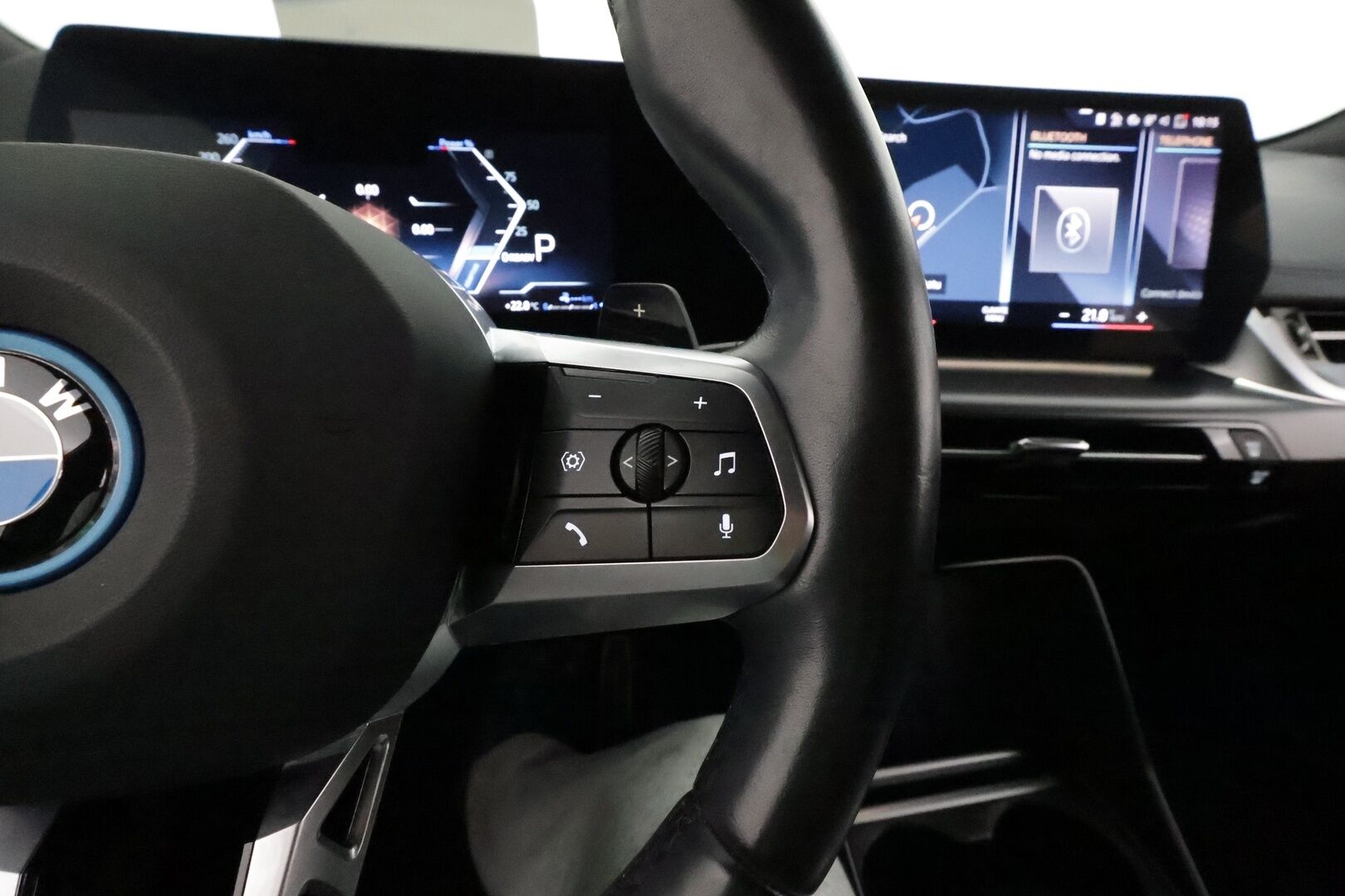 BMW 225 2023 U06 Active Tourer 225e xDrive Charged Edition M Sport * ACC / HUD / Harman&Kardon / Vetokoukku / Adapt.LED / Muistipenkki / Comfort Access - Akku kuntotarkastettu / Suomi-auto / Kahdet renkaat aluvanteilla / Hierova kuljettajan istuin / Sporttipenkit / Ratinlämmitin / Nahka-Alcantara - HULLUT JOULUT KORKOTARJOUS 2,49% 