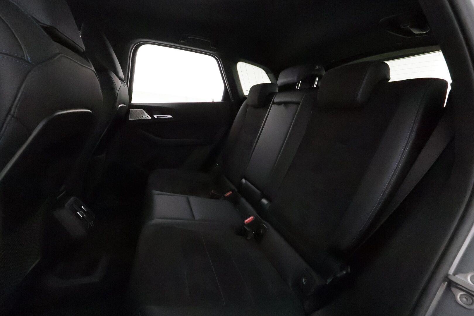 BMW 225 2023 U06 Active Tourer 225e xDrive Charged Edition M Sport * ACC / HUD / Harman&Kardon / Vetokoukku / Adapt.LED / Muistipenkki / Comfort Access - Akku kuntotarkastettu / Suomi-auto / Kahdet renkaat aluvanteilla / Hierova kuljettajan istuin / Sporttipenkit / Ratinlämmitin / Nahka-Alcantara - HULLUT JOULUT KORKOTARJOUS 2,49% 