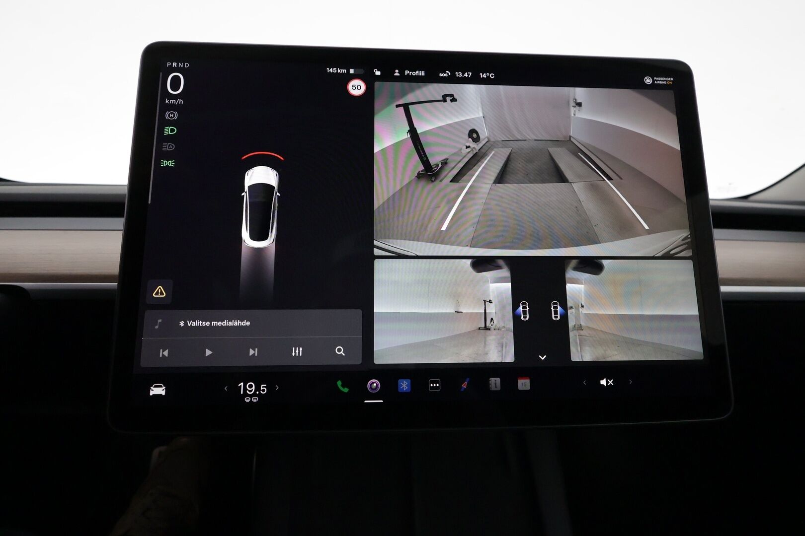 Tesla Model 3 2022 Performance **Lasikatto / Lämpöpumppu / Adapt.Vakkari / Matrix-LED / P.Kamera / Nahkaverhoilu / Kaistavahti / Navi** - 3,99 % KORKOTARJOUS TÄHÄN AUTOON - KeylessGO / 2x Renkaat