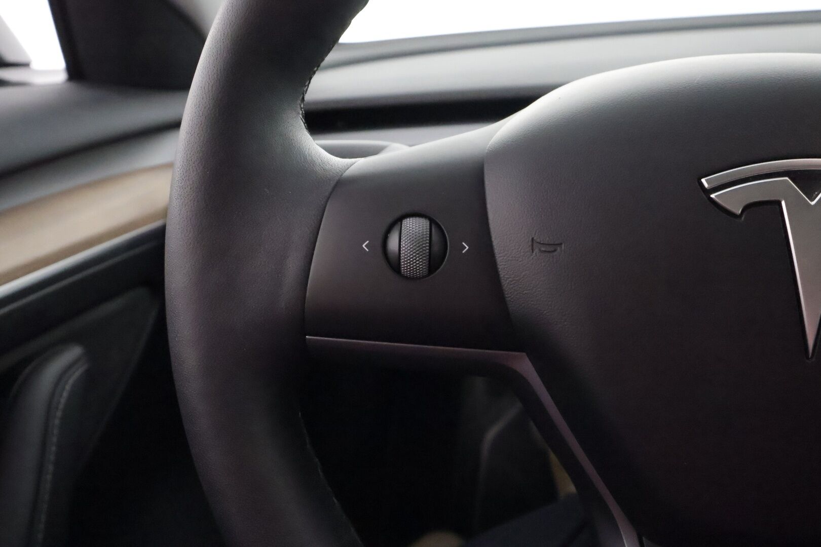 Tesla Model 3 2022 Performance **Lasikatto / Lämpöpumppu / Adapt.Vakkari / Matrix-LED / P.Kamera / Nahkaverhoilu / Kaistavahti / Navi** - 3,99 % KORKOTARJOUS TÄHÄN AUTOON - KeylessGO / 2x Renkaat