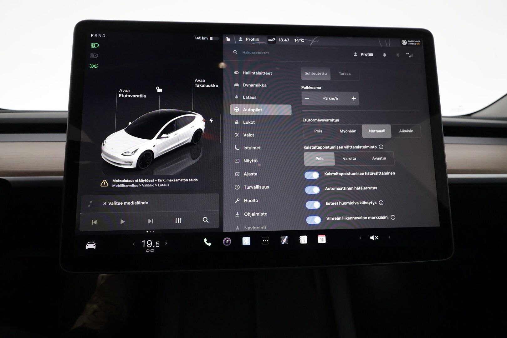 Tesla Model 3 2022 Performance **Lasikatto / Lämpöpumppu / Adapt.Vakkari / Matrix-LED / P.Kamera / Nahkaverhoilu / Kaistavahti / Navi** - 3,99 % KORKOTARJOUS TÄHÄN AUTOON - KeylessGO / 2x Renkaat