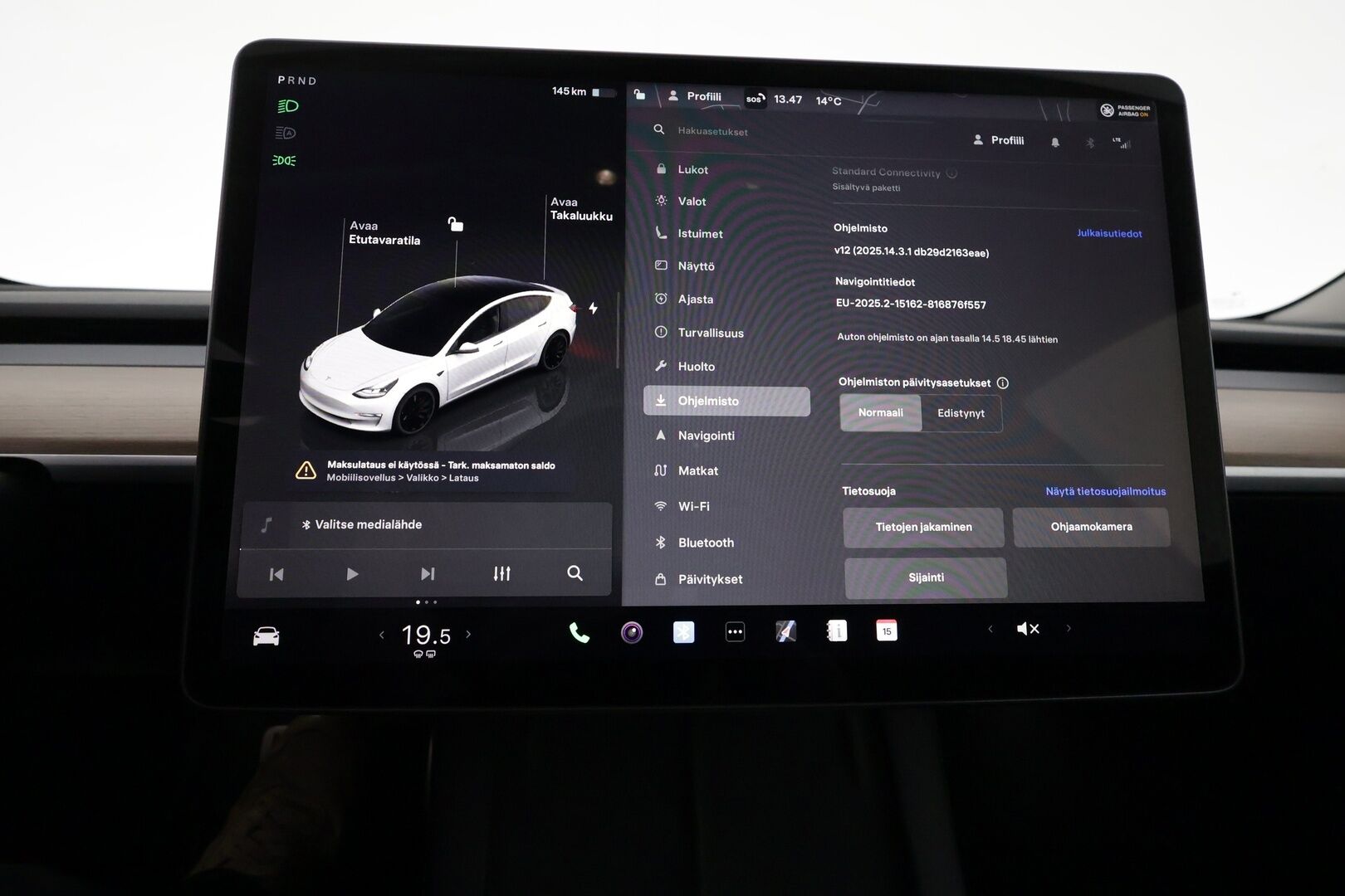 Tesla Model 3 2022 Performance **Lasikatto / Lämpöpumppu / Adapt.Vakkari / Matrix-LED / P.Kamera / Nahkaverhoilu / Kaistavahti / Navi** - 3,99 % KORKOTARJOUS TÄHÄN AUTOON - KeylessGO / 2x Renkaat