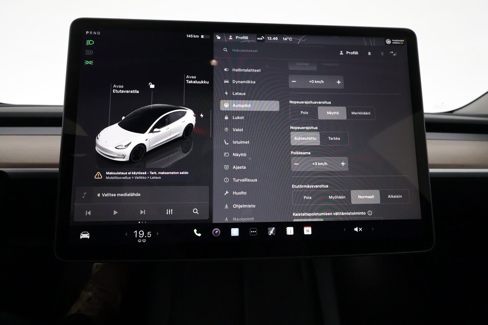 Tesla Model 3 2022 Performance **Lasikatto / Lämpöpumppu / Adapt.Vakkari / Matrix-LED / P.Kamera / Nahkaverhoilu / Kaistavahti / Navi** - 3,99 % KORKOTARJOUS TÄHÄN AUTOON - KeylessGO / 2x Renkaat