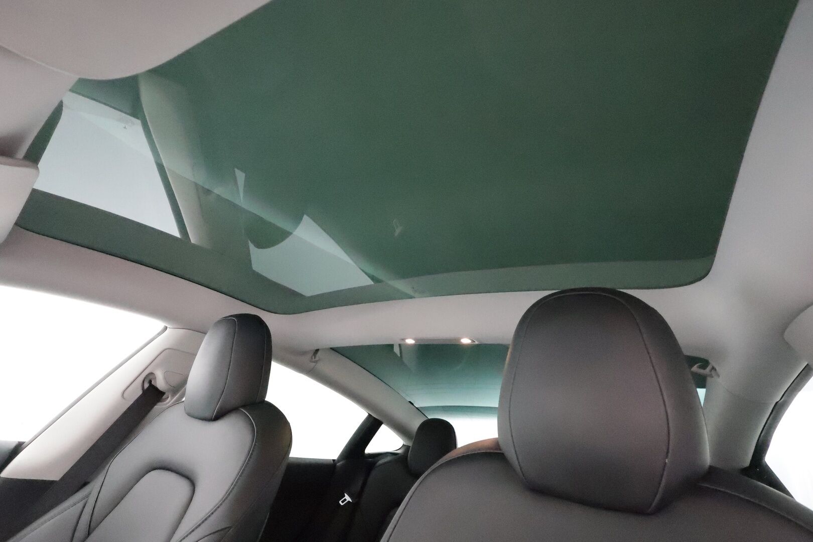 Tesla Model 3 2022 Performance **Lasikatto / Lämpöpumppu / Adapt.Vakkari / Matrix-LED / P.Kamera / Nahkaverhoilu / Kaistavahti / Navi** - 3,99 % KORKOTARJOUS TÄHÄN AUTOON - KeylessGO / 2x Renkaat