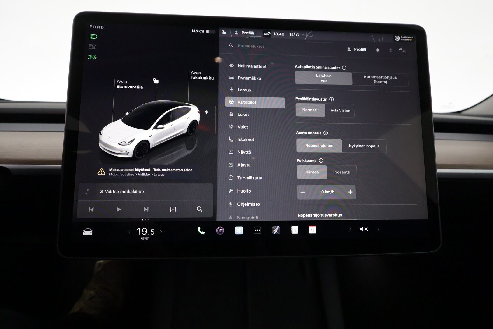 Tesla Model 3 2022 Performance **Lasikatto / Lämpöpumppu / Adapt.Vakkari / Matrix-LED / P.Kamera / Nahkaverhoilu / Kaistavahti / Navi** - 3,99 % KORKOTARJOUS TÄHÄN AUTOON - KeylessGO / 2x Renkaat