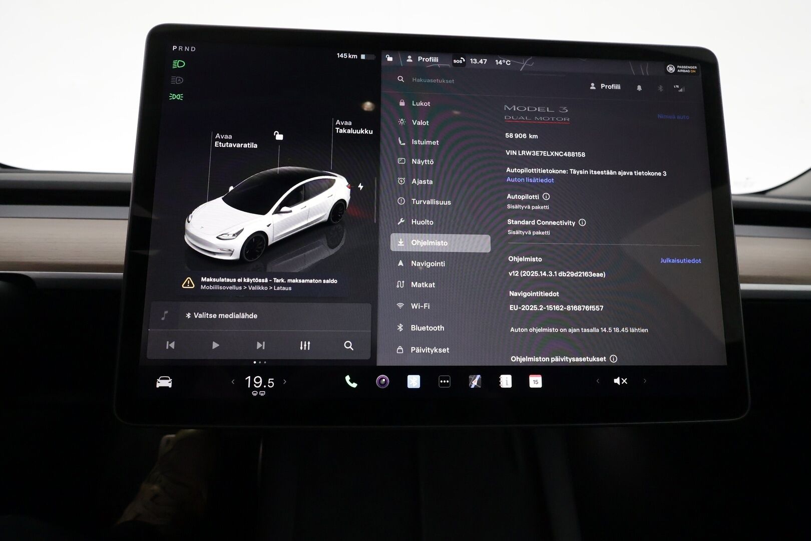 Tesla Model 3 2022 Performance **Lasikatto / Lämpöpumppu / Adapt.Vakkari / Matrix-LED / P.Kamera / Nahkaverhoilu / Kaistavahti / Navi** - 3,99 % KORKOTARJOUS TÄHÄN AUTOON - KeylessGO / 2x Renkaat
