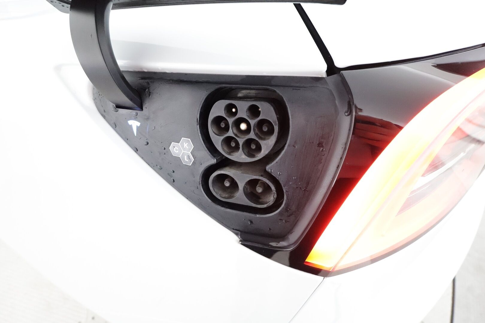 Tesla Model 3 2022 Performance **Lasikatto / Lämpöpumppu / Adapt.Vakkari / Matrix-LED / P.Kamera / Nahkaverhoilu / Kaistavahti / Navi** - 3,99 % KORKOTARJOUS TÄHÄN AUTOON - KeylessGO / 2x Renkaat