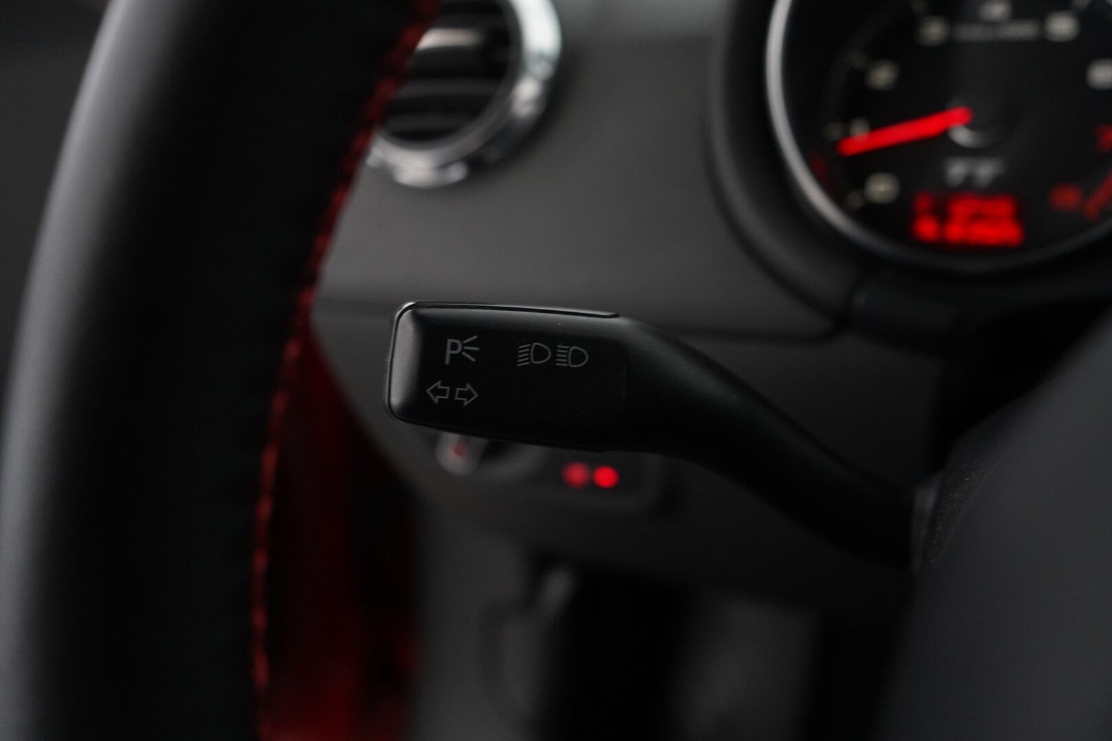 Audi TT 2007 Roadster 2.0 Turbo FSI 147 kW * Tämä auto myydään YritysOutlet -valikoimasta vain yritykselle * - RS-Look / Kahdet vanteet / Erikoisväri 