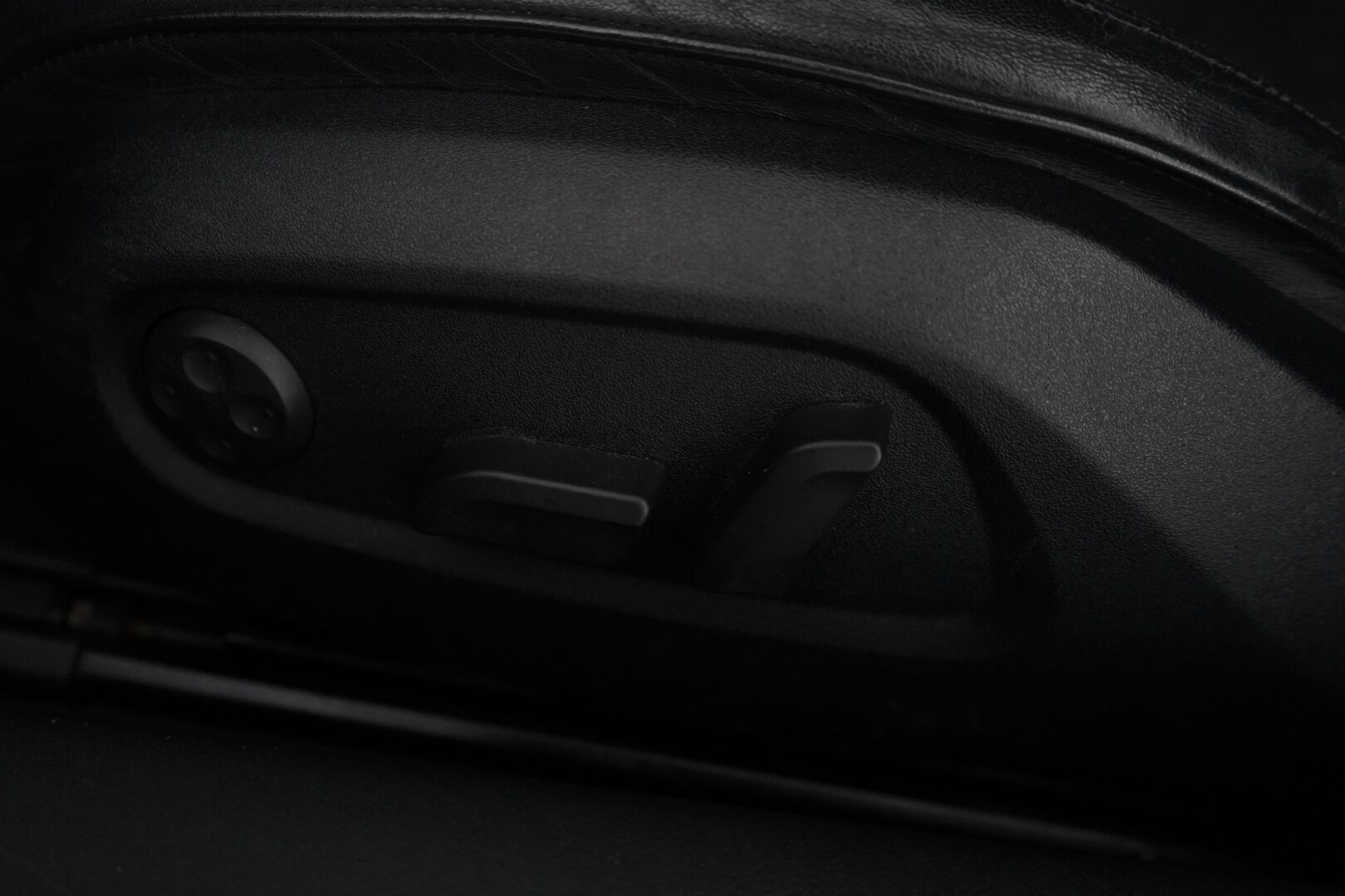 Audi TT 2007 Roadster 2.0 Turbo FSI 147 kW * Tämä auto myydään YritysOutlet -valikoimasta vain yritykselle * - RS-Look / Kahdet vanteet / Erikoisväri 