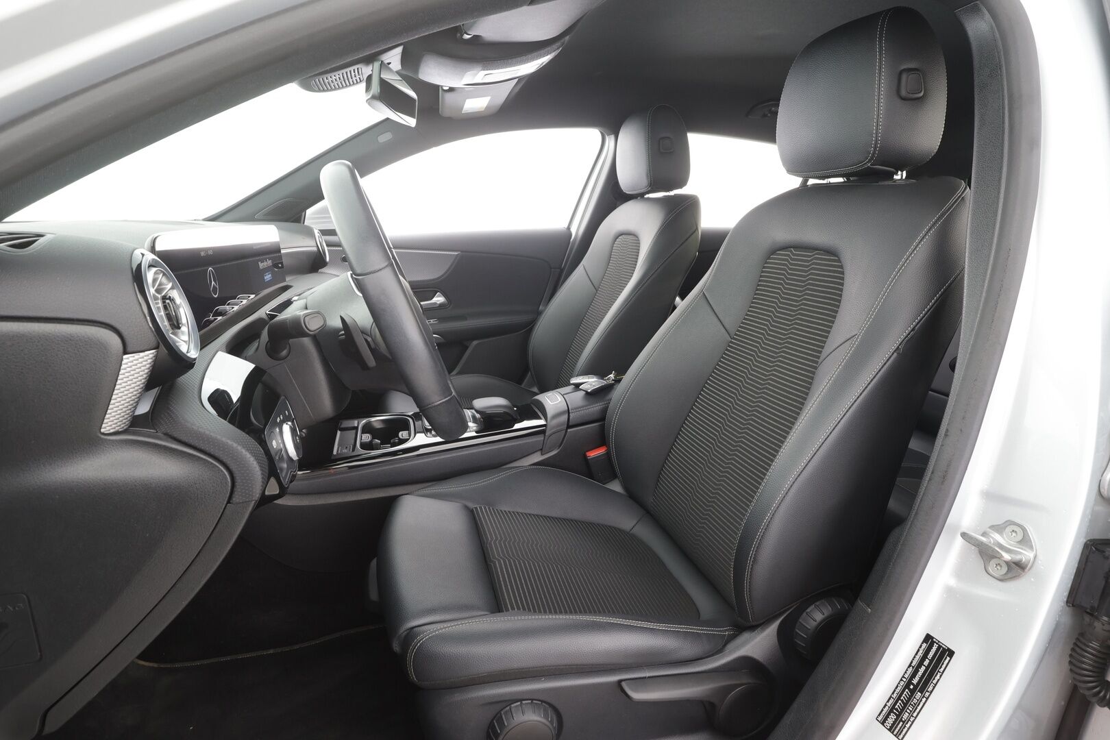 Mercedes-Benz A 2023 180 A Suomi Edition Plus - | Vakkari | Koukku | Widescreen | High Performance LED | Puolinahat | P.Kamera | Navi | 1.Om Suomi-auto | Kahdet Renkaat |