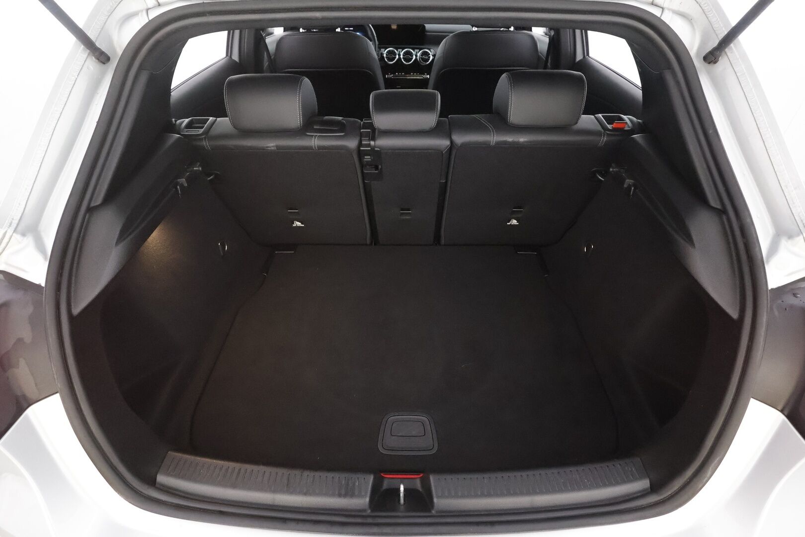 Mercedes-Benz A 2023 180 A Suomi Edition Plus - | Vakkari | Koukku | Widescreen | High Performance LED | Puolinahat | P.Kamera | Navi | 1.Om Suomi-auto | Kahdet Renkaat |