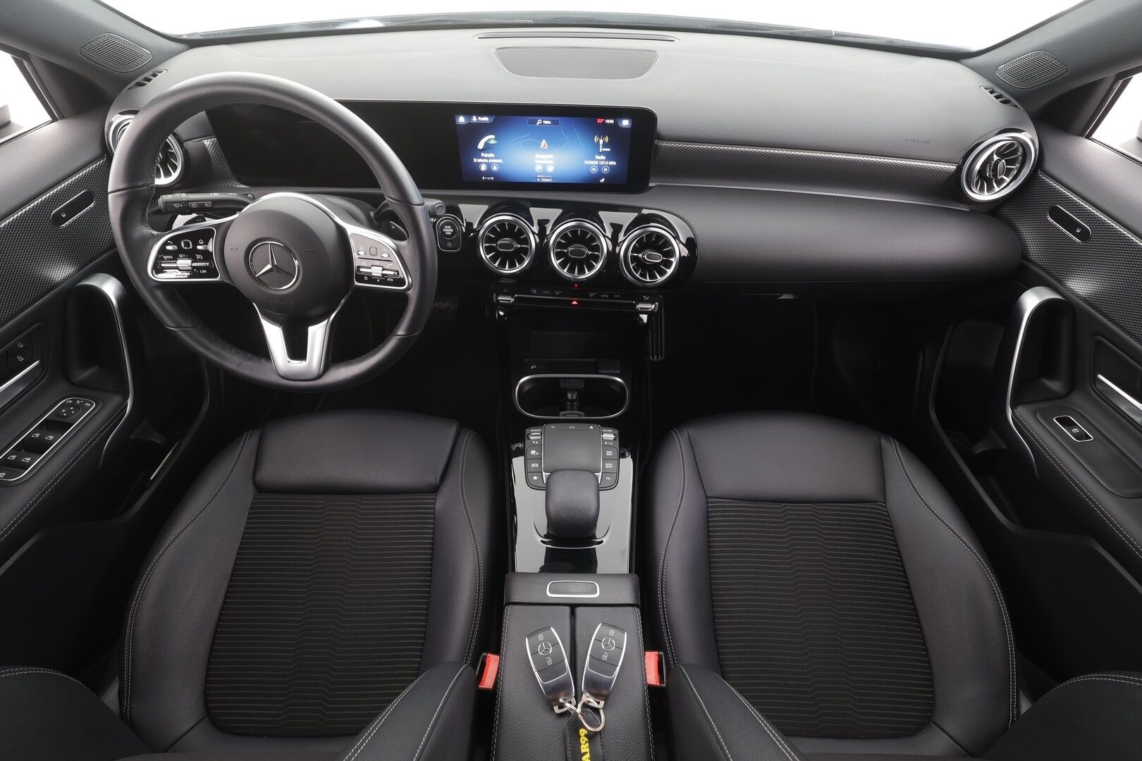 Mercedes-Benz A 2023 180 A Suomi Edition Plus - | Vakkari | Koukku | Widescreen | High Performance LED | Puolinahat | P.Kamera | Navi | 1.Om Suomi-auto | Kahdet Renkaat |