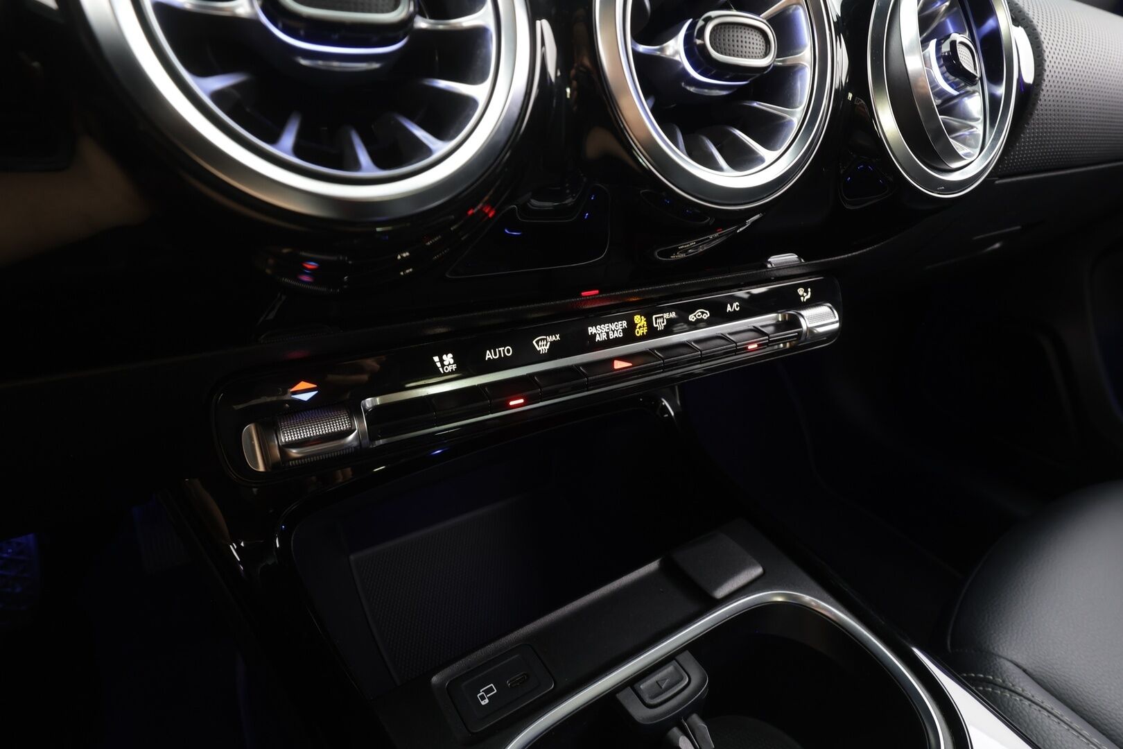 Mercedes-Benz A 2023 180 A Suomi Edition Plus - | Vakkari | Koukku | Widescreen | High Performance LED | Puolinahat | P.Kamera | Navi | 1.Om Suomi-auto | Kahdet Renkaat |