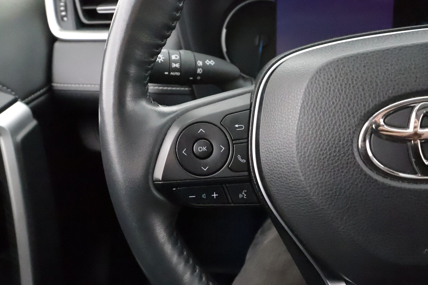 Toyota RAV4 2022 2,5 Hybrid AWD-i Business Edition * ACC / P.kamera / LED / Navi / Koukku / KeylessGo / Sähköluukku * - 1.Om Suomi-auto / Kahdet renkaat aluvanteilla