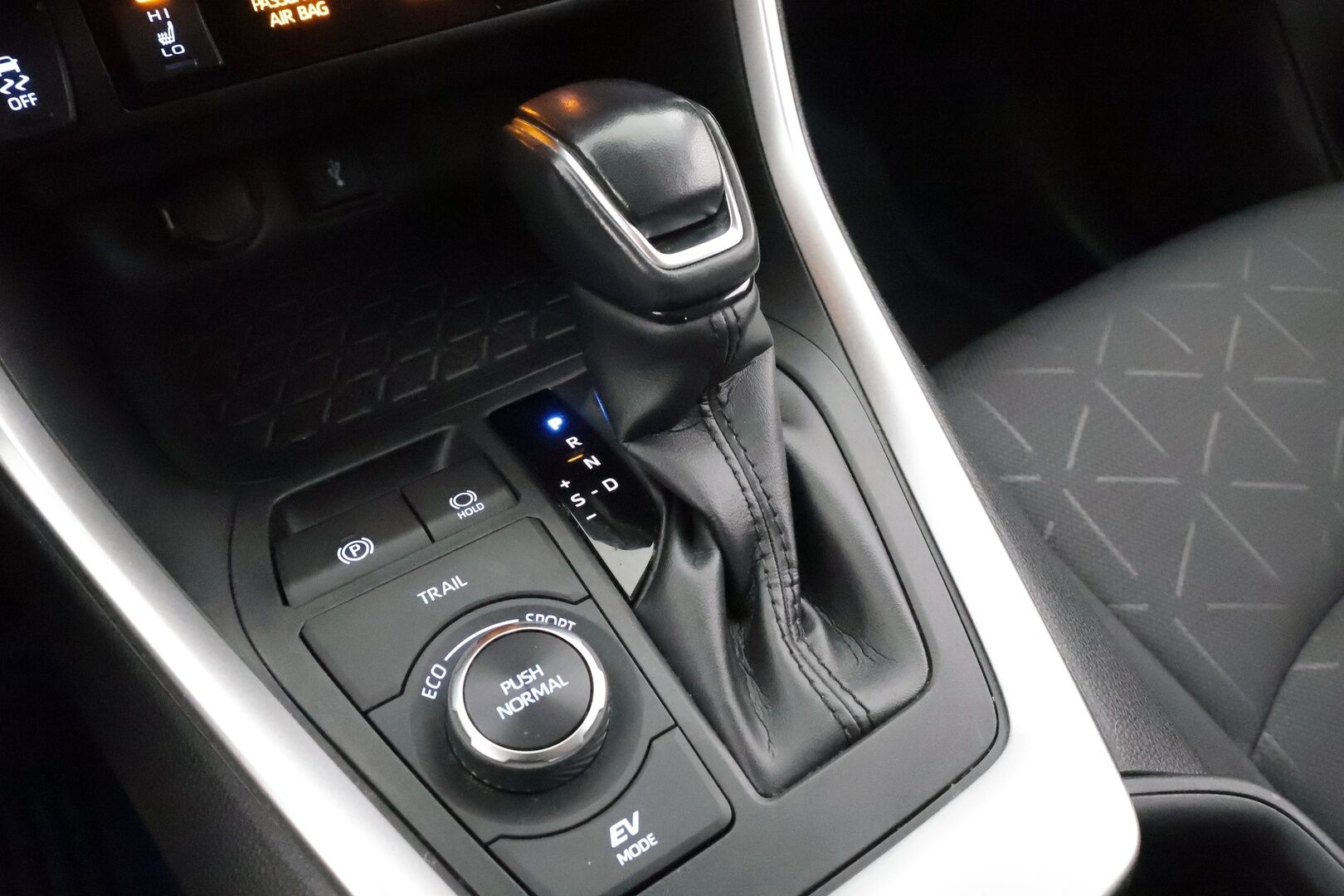 Toyota RAV4 2022 2,5 Hybrid AWD-i Business Edition * ACC / P.kamera / LED / Navi / Koukku / KeylessGo / Sähköluukku * - 1.Om Suomi-auto / Kahdet renkaat aluvanteilla