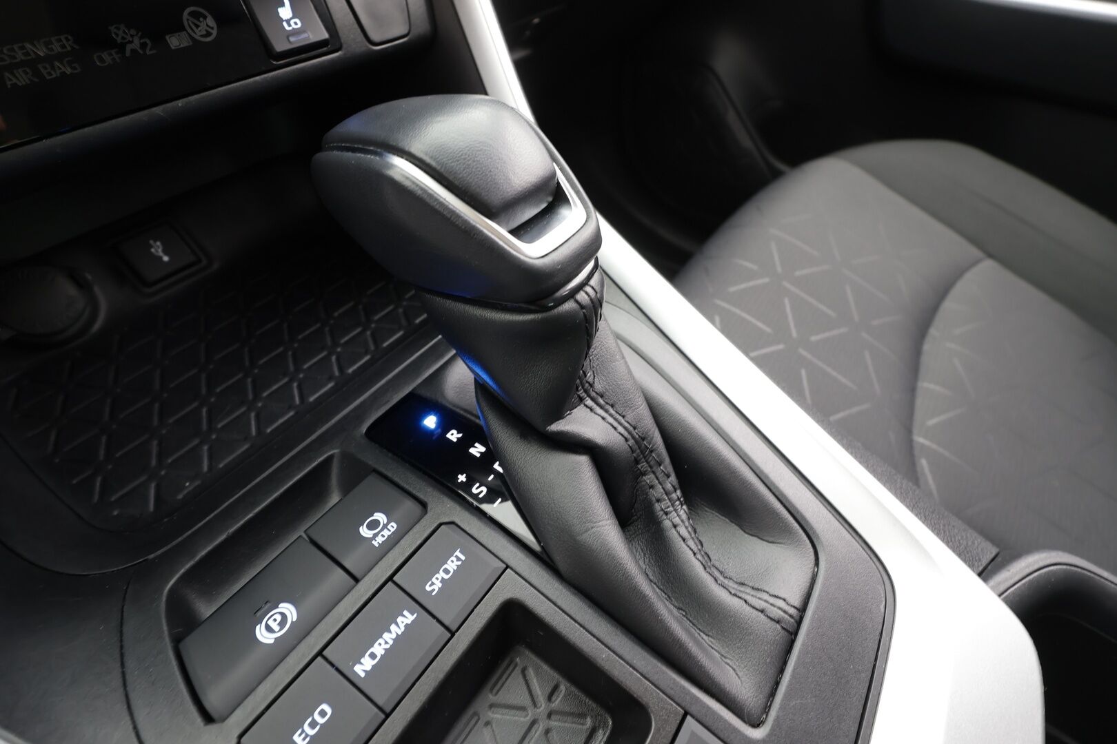 Toyota RAV4 2022 2,5 Hybrid Business Edition * Webasto / ACC / LED / P.kamera / Navi / Kaistavahti / Apple&Android / Keyless * - 1-om Suomi-auto / Kahdet renkaat / Merkkihuollettu!