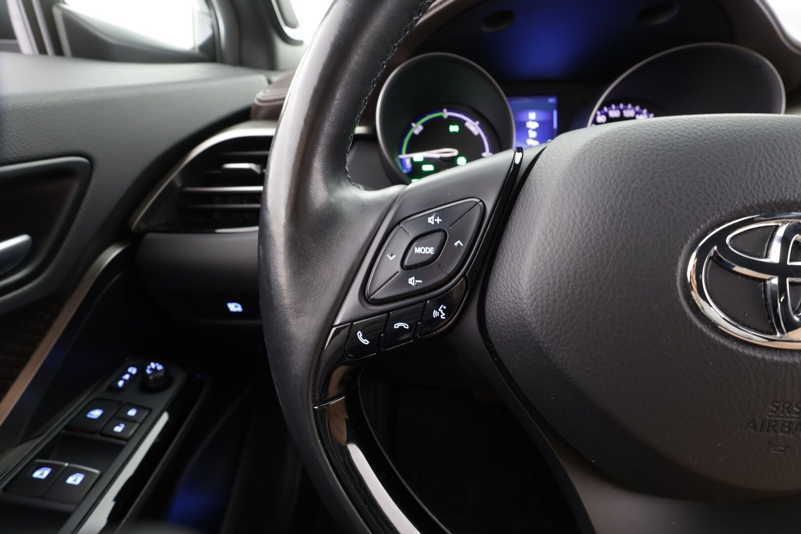 TOYOTA C-HR 2019 1.8 Hybrid Premium - | Vakkari | P.Kamera | JBL | LED | Nahat | Ratinlämmitys | Kahdet Renkaat |