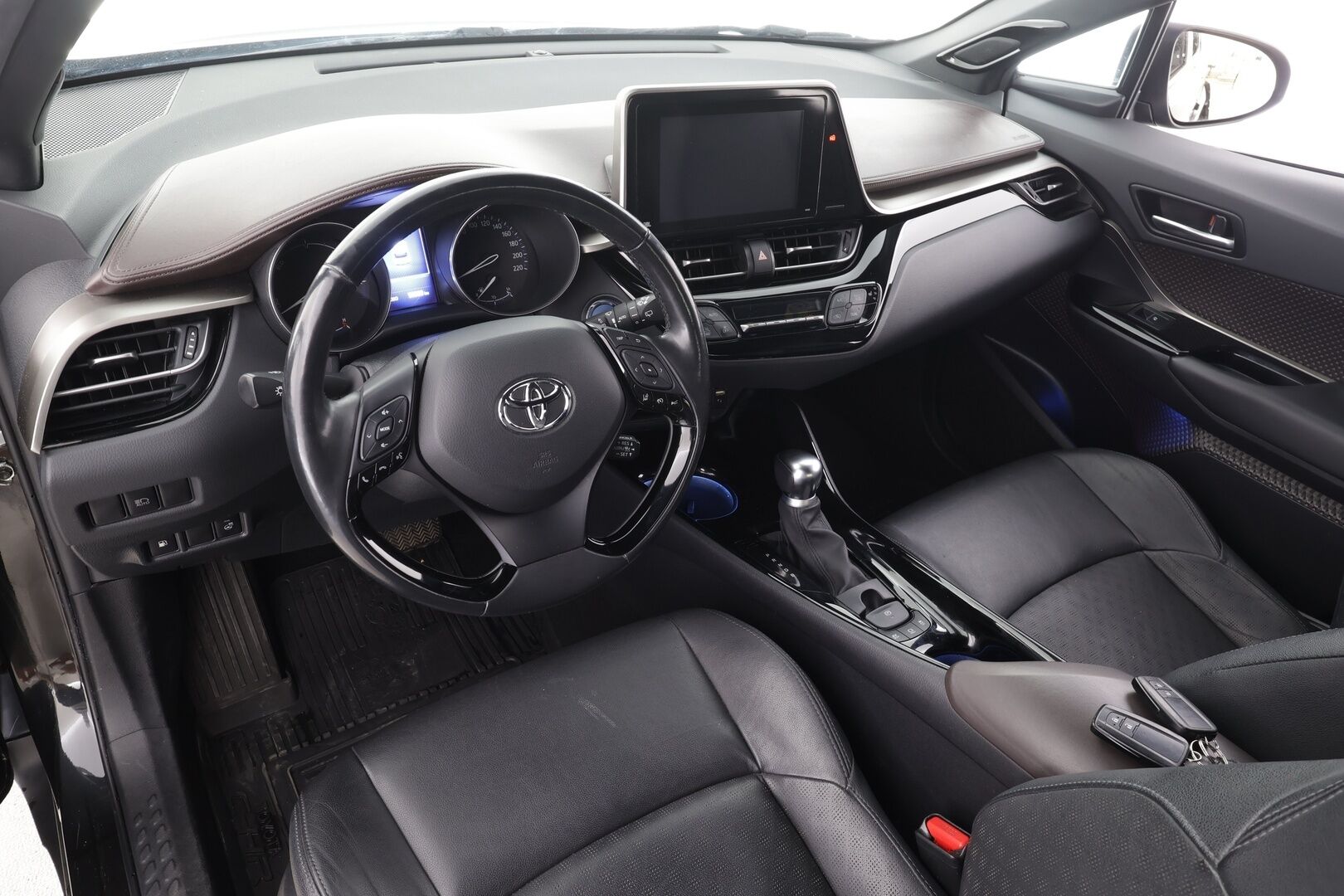 TOYOTA C-HR 2019 1.8 Hybrid Premium - | Vakkari | P.Kamera | JBL | LED | Nahat | Ratinlämmitys | Kahdet Renkaat |