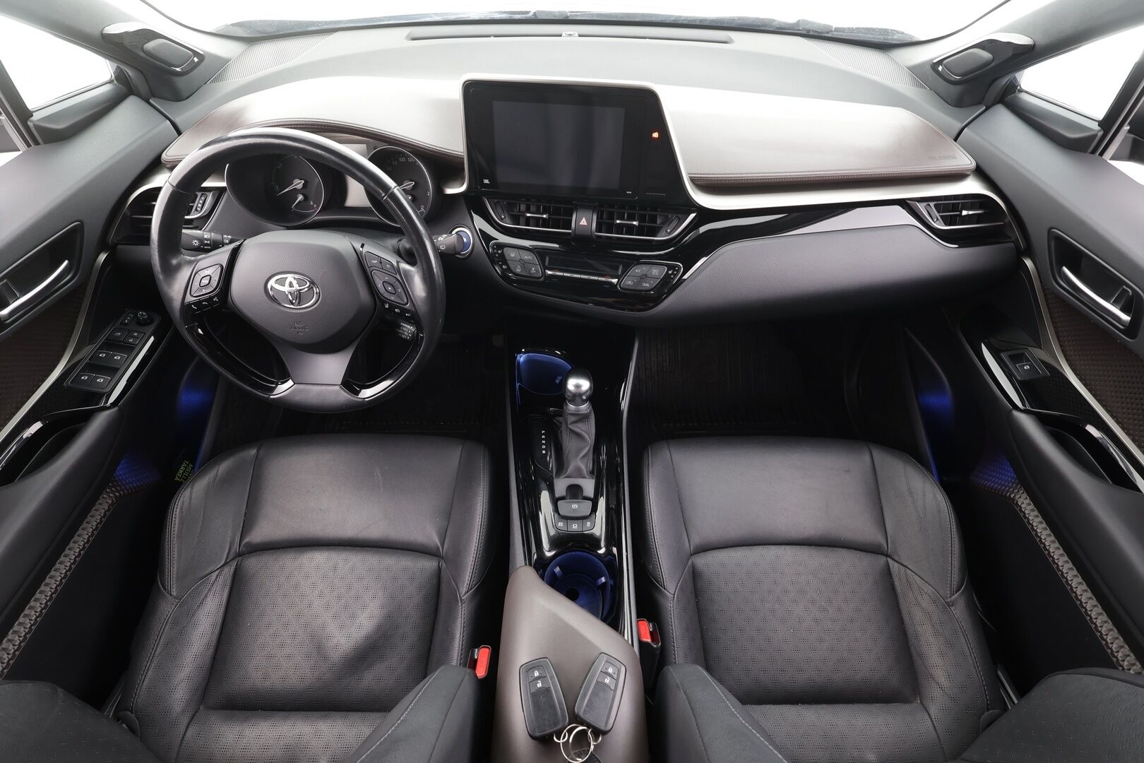 TOYOTA C-HR 2019 1.8 Hybrid Premium - | Vakkari | P.Kamera | JBL | LED | Nahat | Ratinlämmitys | Kahdet Renkaat |