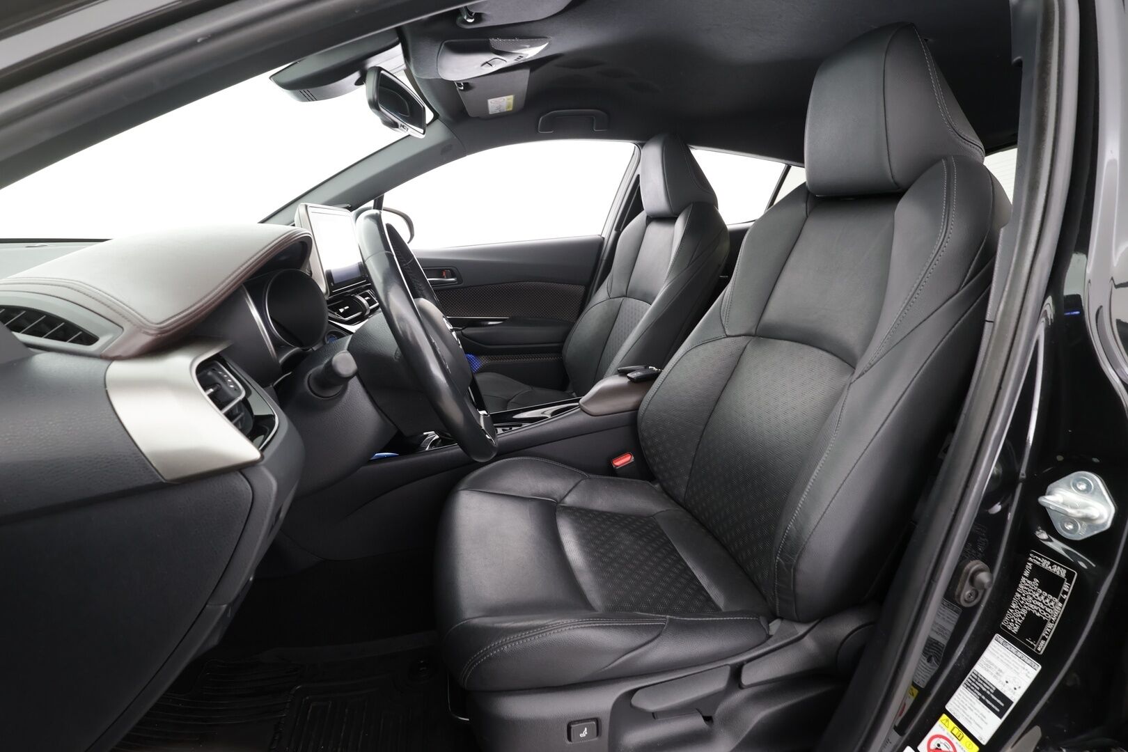 TOYOTA C-HR 2019 1.8 Hybrid Premium - | Vakkari | P.Kamera | JBL | LED | Nahat | Ratinlämmitys | Kahdet Renkaat |