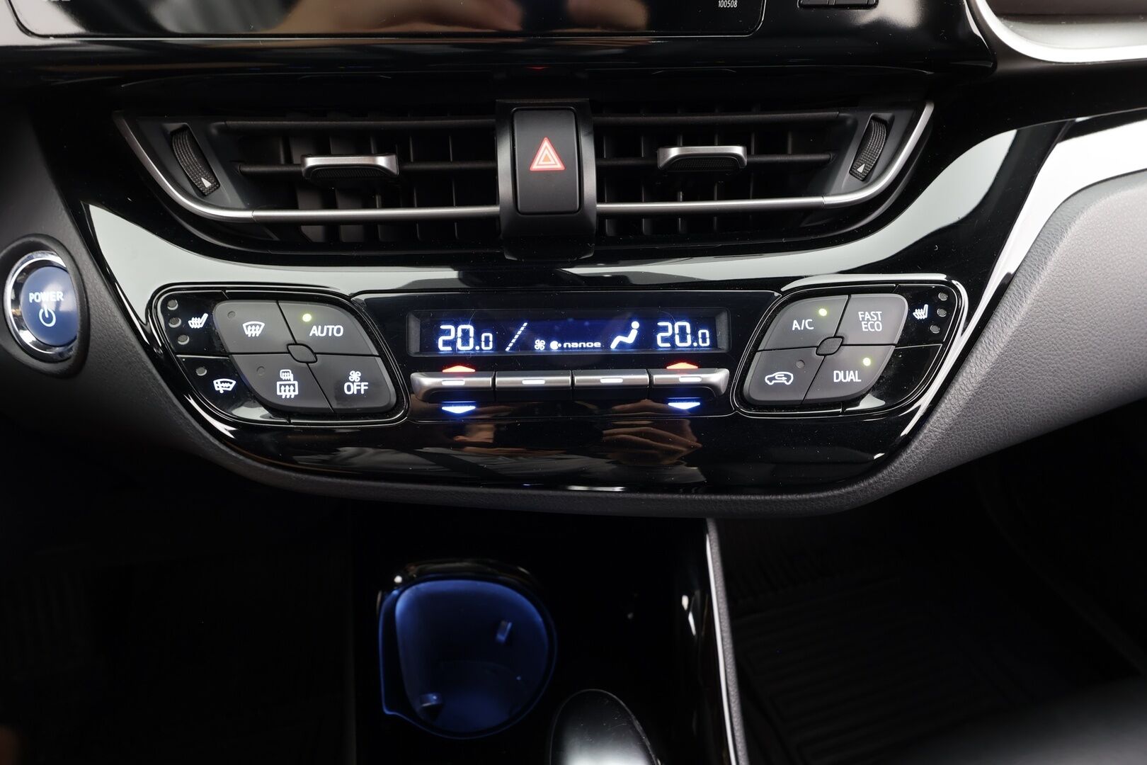 TOYOTA C-HR 2019 1.8 Hybrid Premium - | Vakkari | P.Kamera | JBL | LED | Nahat | Ratinlämmitys | Kahdet Renkaat |