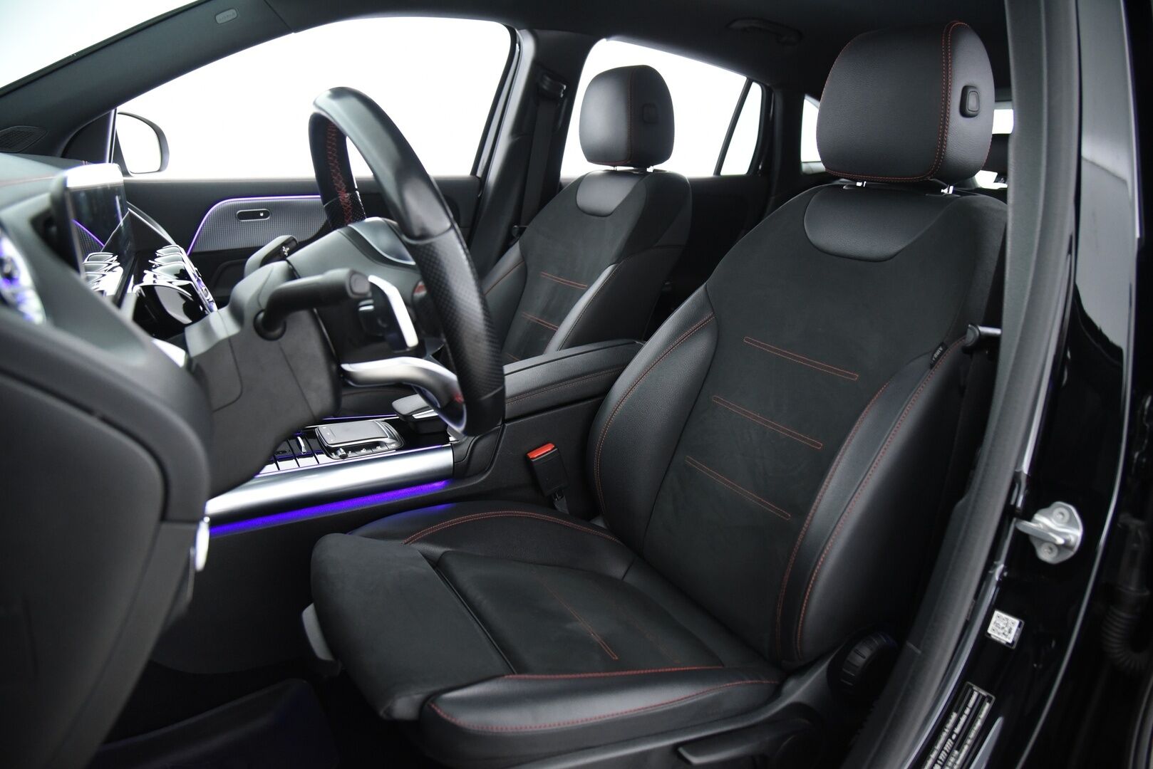 Mercedes-Benz EQA 2021 250 Business AMG / Distronic + / P-kamera / Vetokoukku / Widescreen / LED / Ambient / Keyless - DTR+Q / Midline äänentoisto / AMG sisä- ja ulkopaketilla / SOH 96%