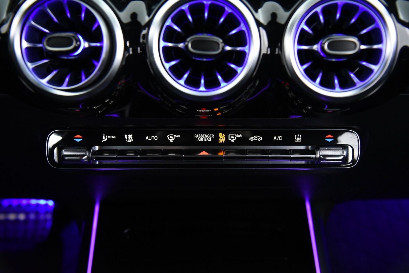 Mercedes-Benz EQA 2021 250 Business AMG - DTR+Q | Distronic + | P-kamera | Vetokoukku | Widescreen | LED | Ambient | Keyless | Midline äänentoisto | AMG sisä- ja ulkopaketilla | SOH 96%