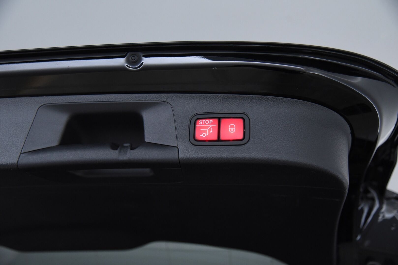 Mercedes-Benz EQA 2021 250 Business AMG - DTR+Q | Distronic + | P-kamera | Vetokoukku | Widescreen | LED | Ambient | Keyless | Midline äänentoisto | AMG sisä- ja ulkopaketilla | SOH 96%