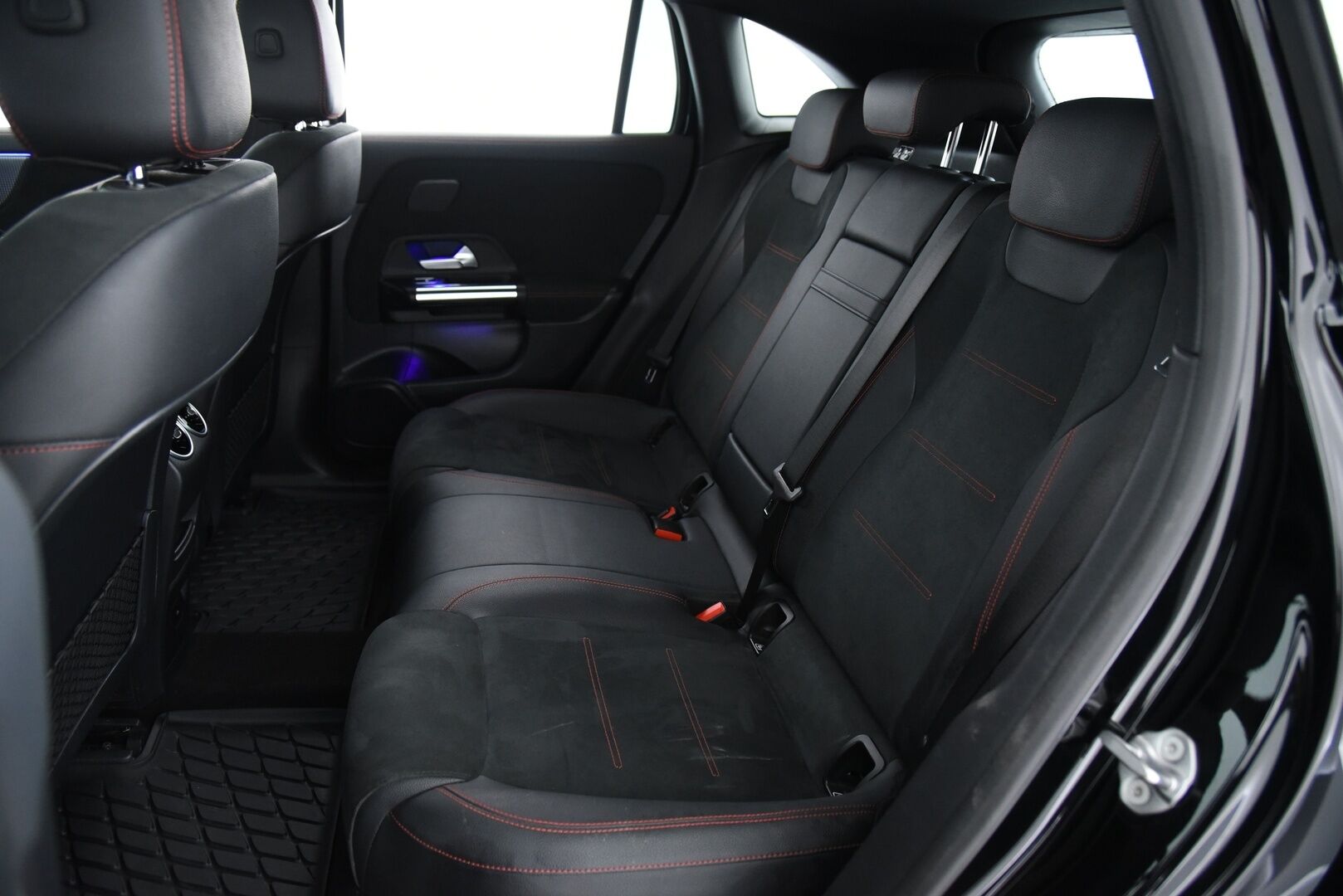 Mercedes-Benz EQA 2021 250 Business AMG / Distronic + / P-kamera / Vetokoukku / Widescreen / LED / Ambient / Keyless - DTR+Q / Midline äänentoisto / AMG sisä- ja ulkopaketilla / SOH 96%