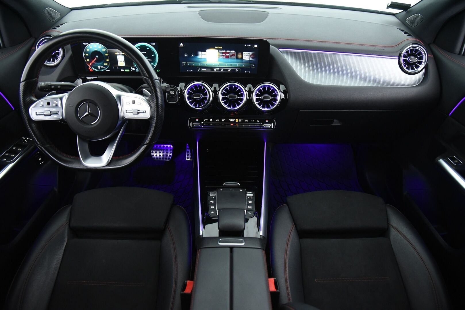 Mercedes-Benz EQA 2021 250 Business AMG / Distronic + / P-kamera / Vetokoukku / Widescreen / LED / Ambient / Keyless - DTR+Q / Midline äänentoisto / AMG sisä- ja ulkopaketilla / SOH 96%