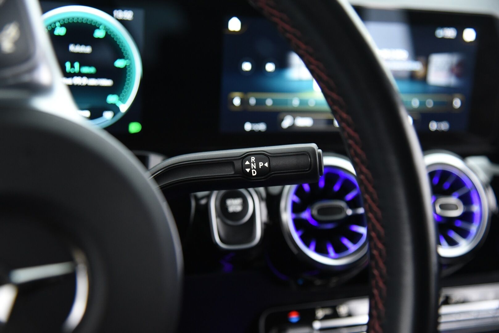 Mercedes-Benz EQA 2021 250 Business AMG / Distronic + / P-kamera / Vetokoukku / Widescreen / LED / Ambient / Keyless - DTR+Q / Midline äänentoisto / AMG sisä- ja ulkopaketilla / SOH 96%