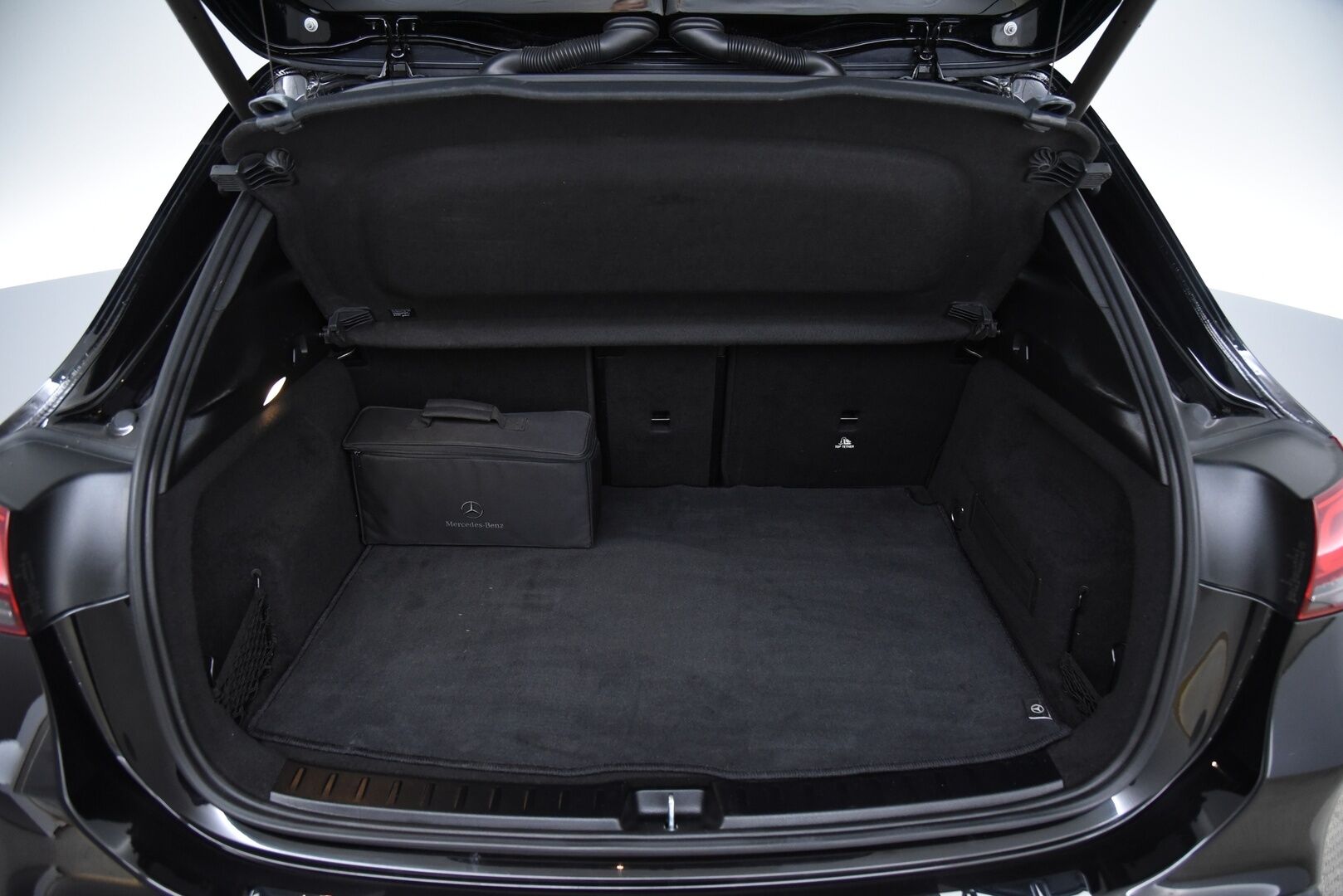 Mercedes-Benz EQA 2021 250 Business AMG * Distronic + / P-kamera / Vetokoukku / Widescreen / LED / Ambient / Keyless * - DTR+Q / Midline äänentoisto / AMG sisä- ja ulkopaketilla / SOH 96% - HULLUT AVAJAISHULINAT KORKOTARJOUS 3,29 %