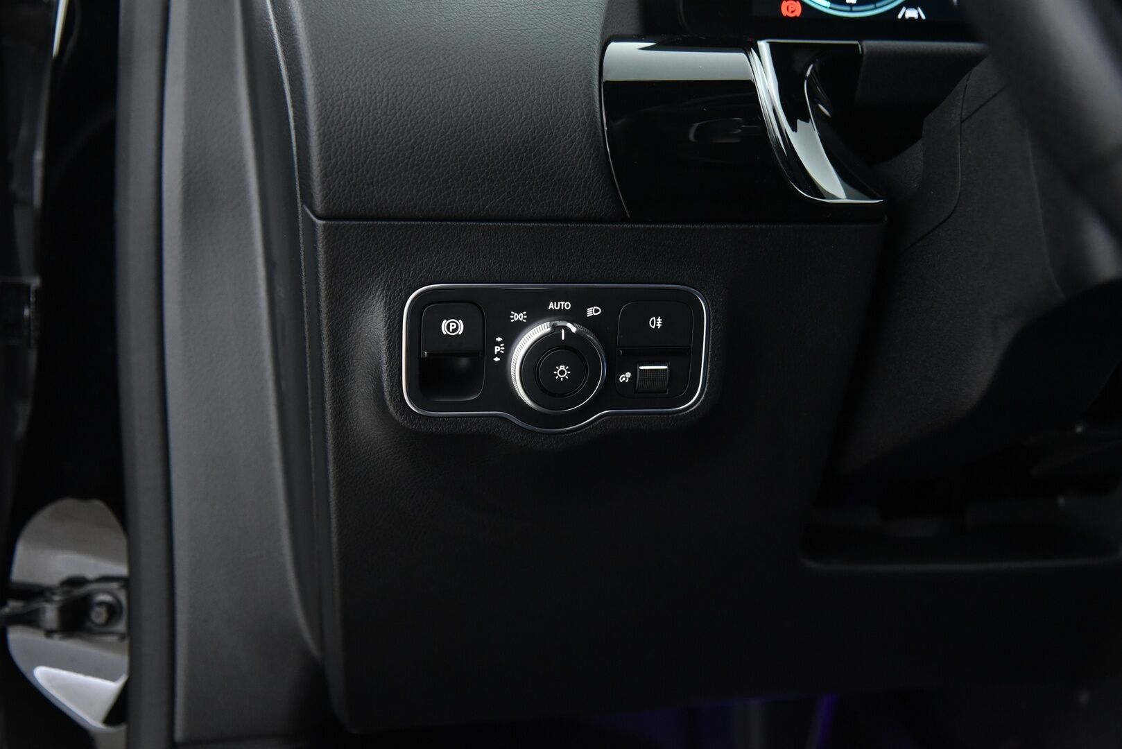 Mercedes-Benz EQA 2021 250 Business AMG - DTR+Q | Distronic + | P-kamera | Vetokoukku | Widescreen | LED | Ambient | Keyless | Midline äänentoisto | AMG sisä- ja ulkopaketilla | SOH 96%